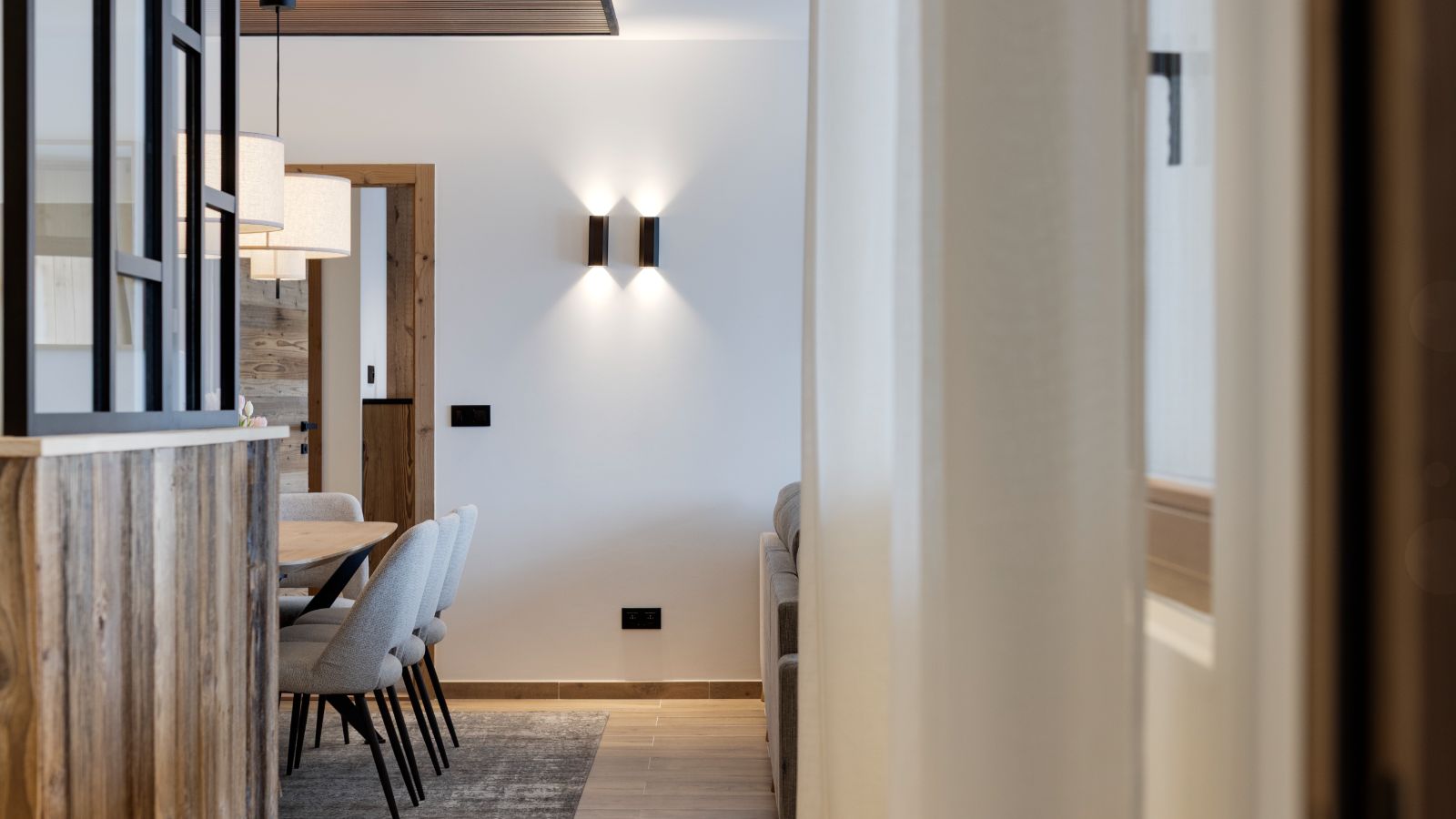 Luxury-ski-Apartments-Mio,Paradiso,Annapurna & Matterhorn Dining.jpg