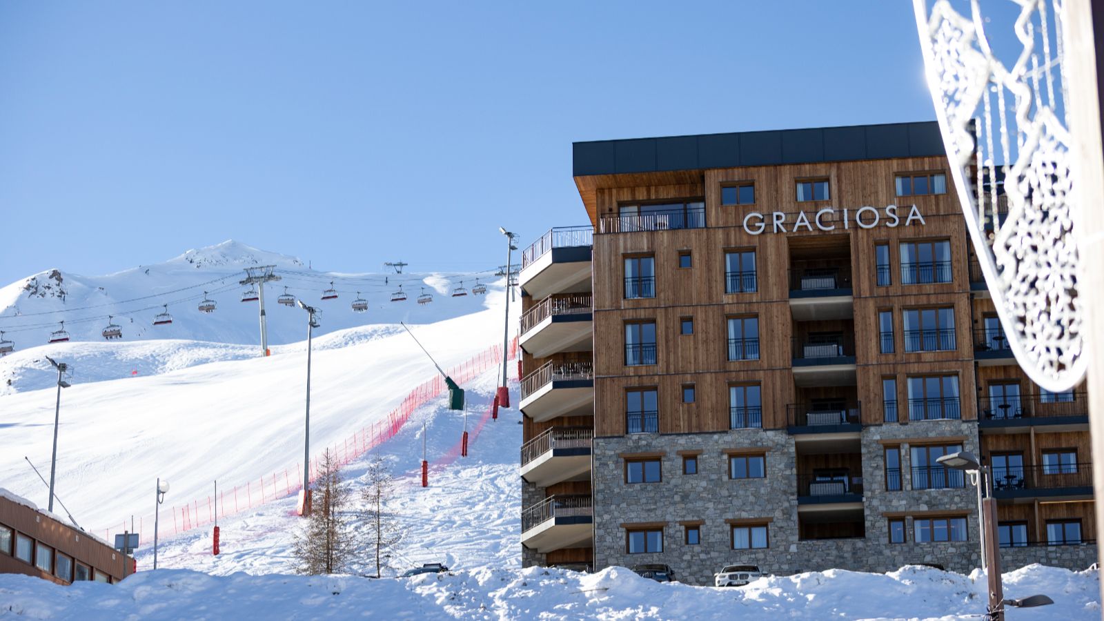 Luxury -ski -Graciosa l-name-oxford-ski Building (2).jpg