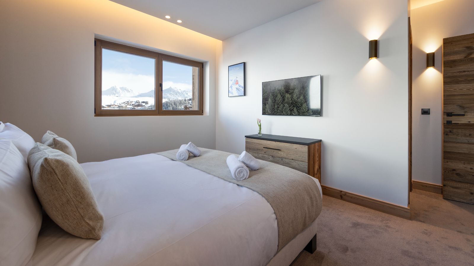 Sagarmatha Room 5 (2).jpg