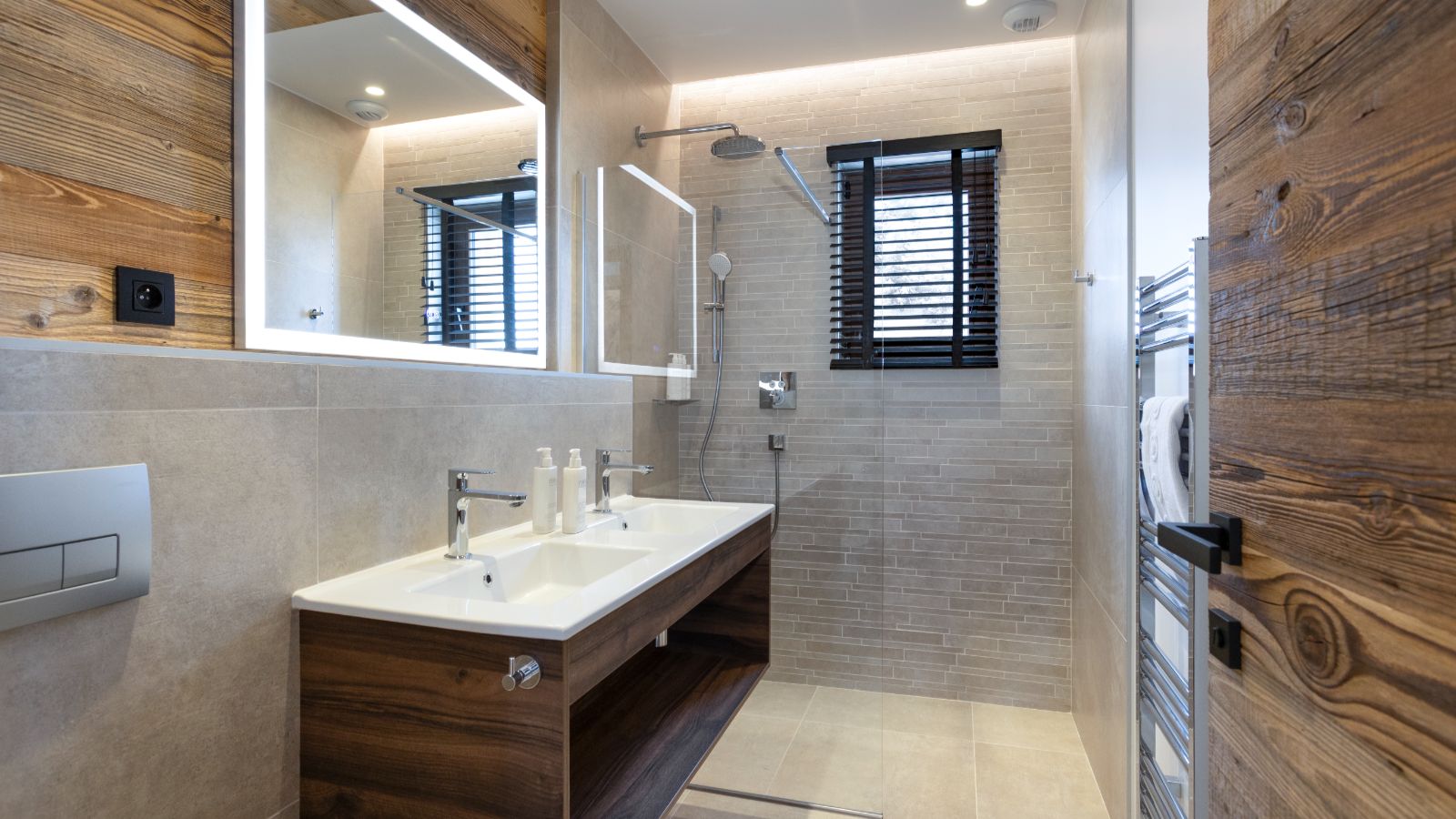 Sagarmatha Room 4 (4).jpg