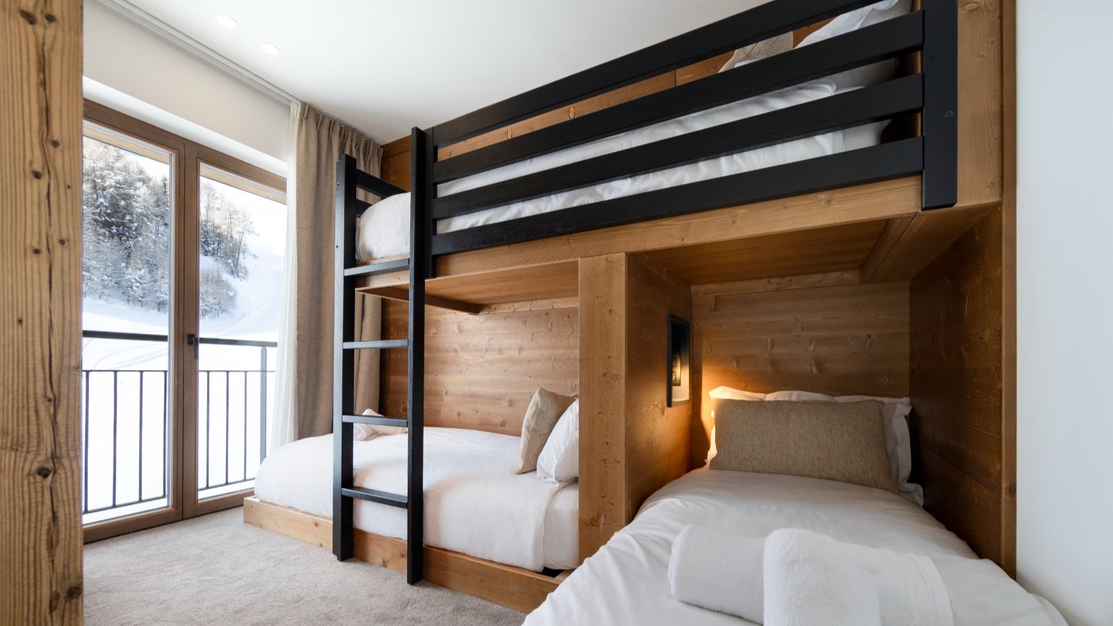 Luxury-ski-chalet-Makalu, Bellecote, Eiger, Monta Rosa -oxford-ski Bunkroom.jpg