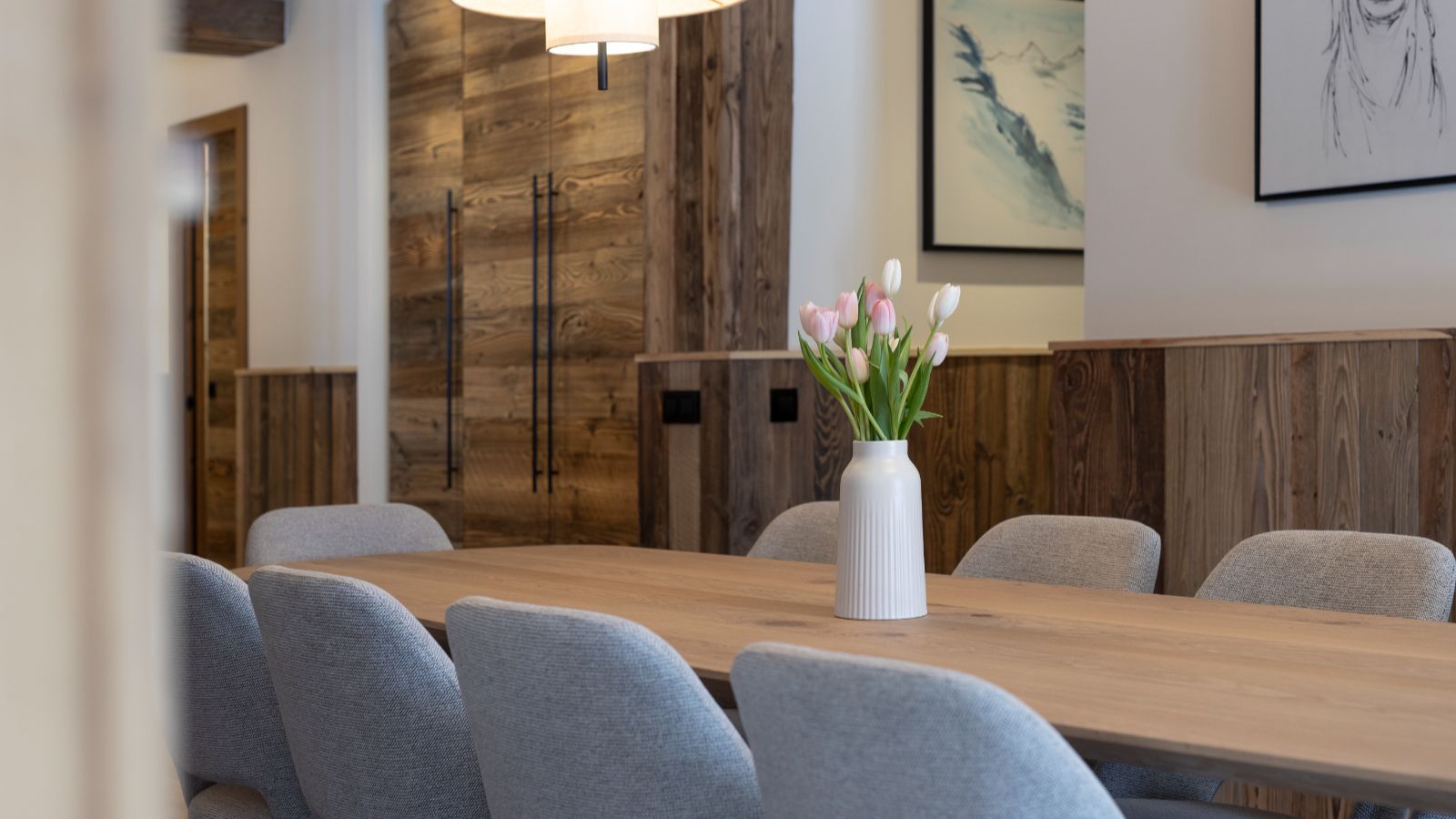 Luxury-ski-chalet-Makalu, Bellecote, Eiger, Monta Rosa -oxford-ski Dining (5).jpg