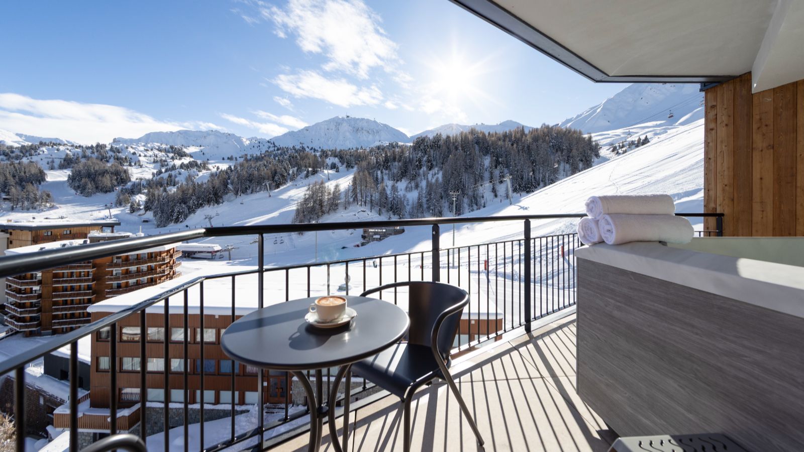 Luxury-ski-chalet-Makalu, Bellecote, Eiger, Monta Rosa -oxford-ski Balcony.jpg