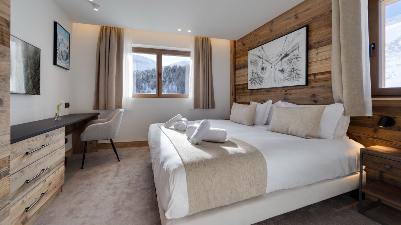 Luxury-ski-chalet-Makalu, Bellecote, Eiger, Monta Rosa -oxford-ski bedroom (4).jpg