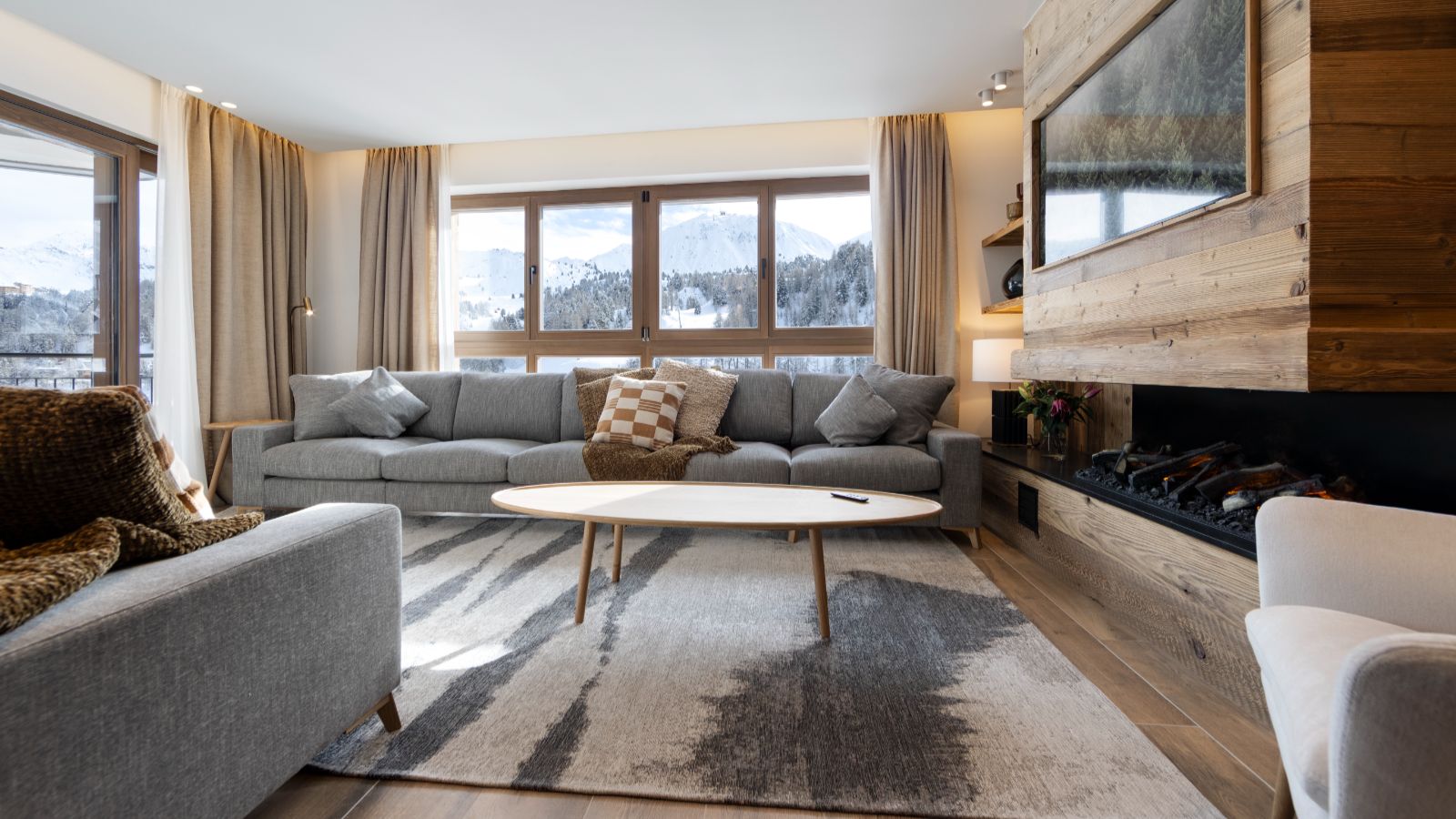 Luxury-ski-chalet-Makalu, Bellecote, Eiger, Monta Rosa -oxford-ski lounge (5).jpg