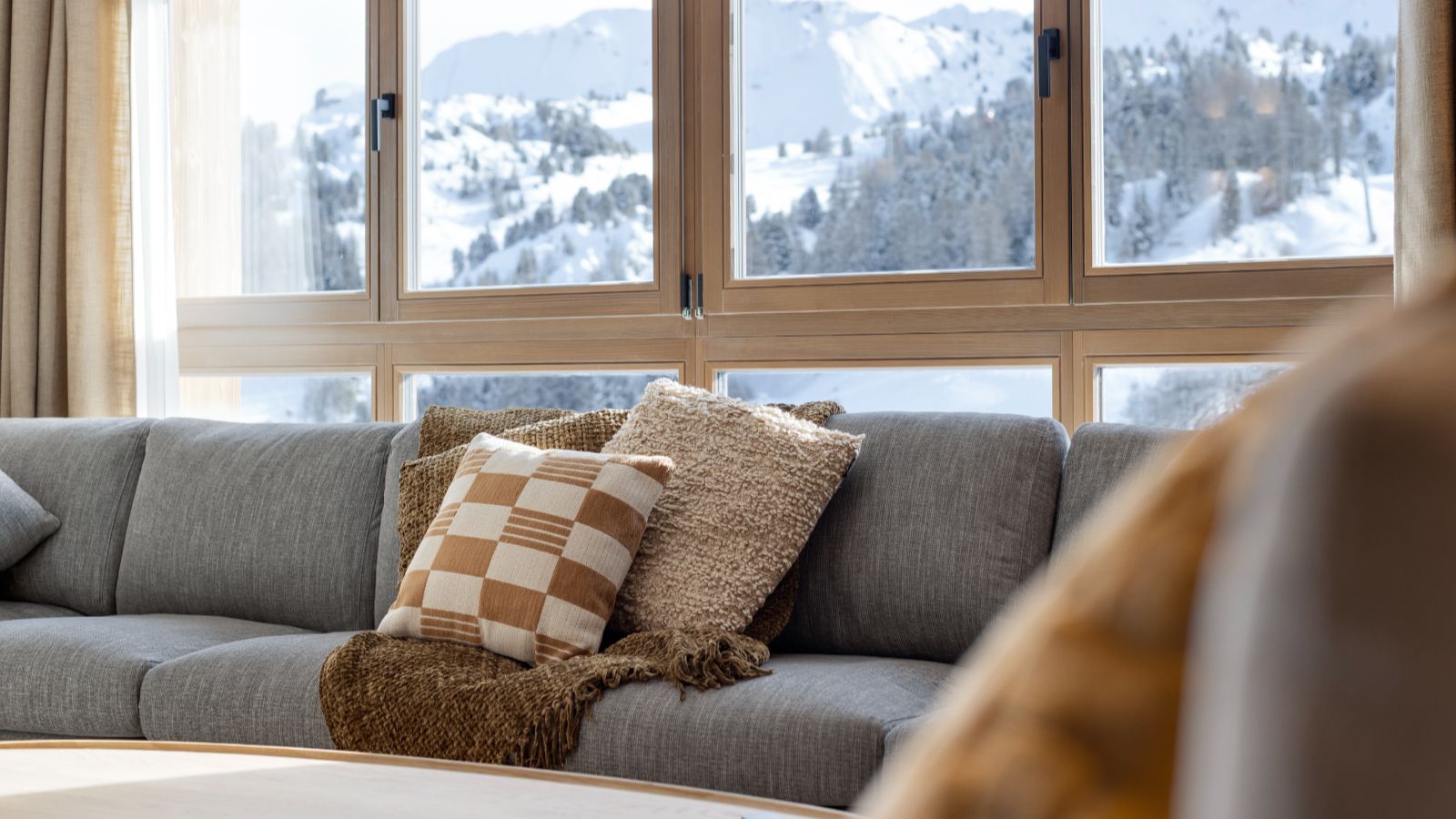 Luxury-ski-chalet-Makalu, Bellecote, Eiger, Monta Rosa -oxford-ski lounge.jpg