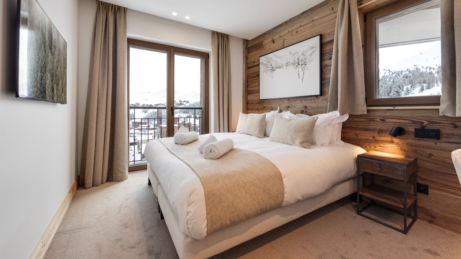 Luxury-ski-chalet-Makalu, Bellecote, Eiger, Monta Rosa -oxford-ski bedroom (7).jpg