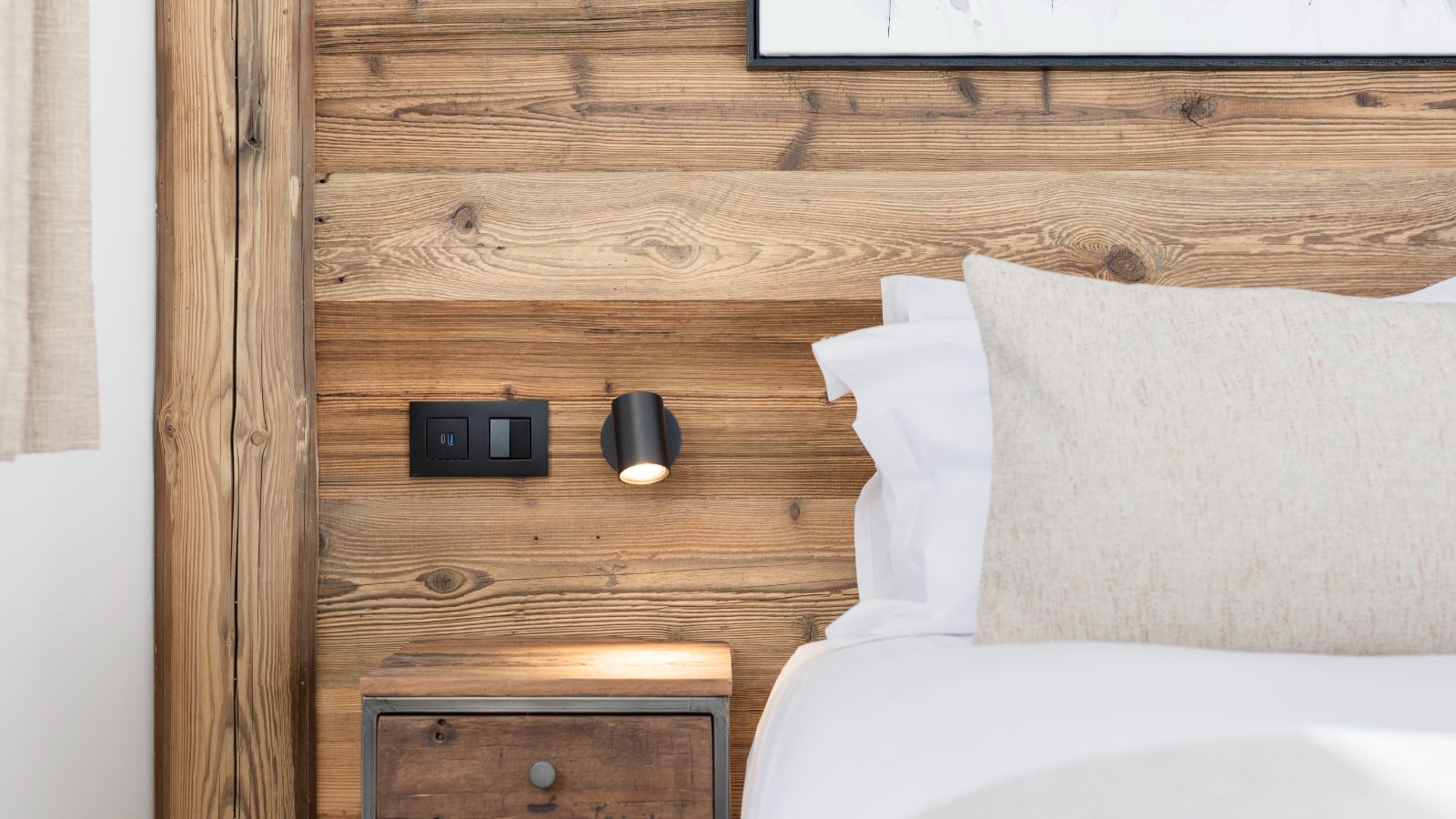 Luxury-ski-chalet-Makalu, Bellecote, Eiger, Monta Rosa -oxford-ski Bedroom.jpg