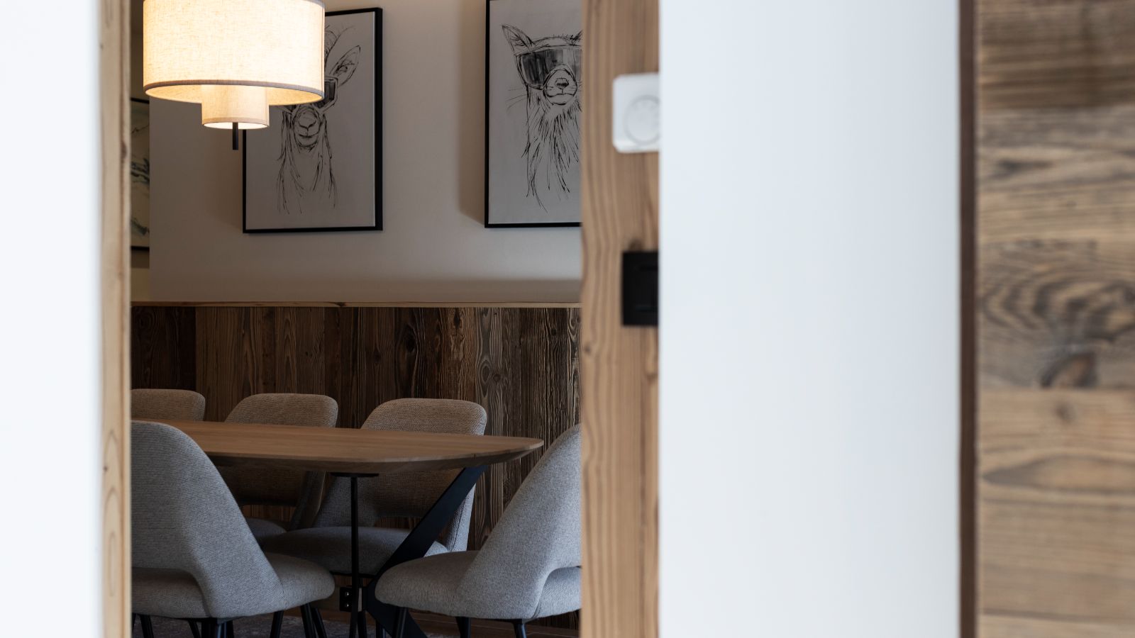 Luxury-ski-chalet-Makalu, Bellecote, Eiger, Monta Rosa -oxford-ski Dining (6).jpg