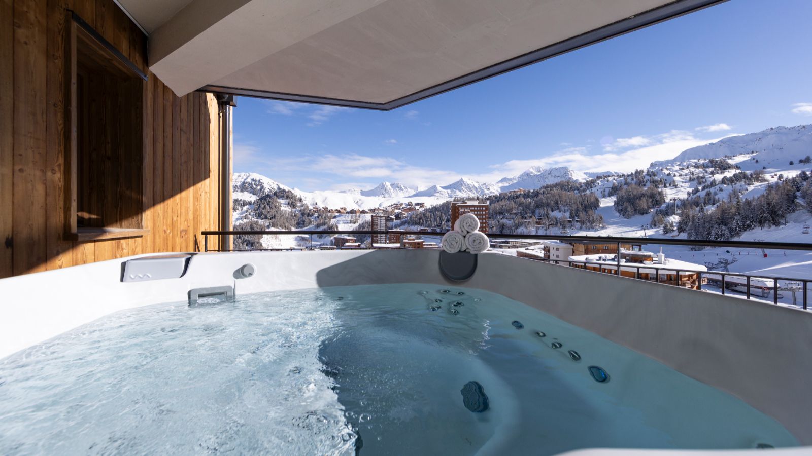 Luxury-ski-chalet-Makalu, Bellecote, Eiger, Monta Rosa -oxford-ski Outdoor hot tub (2).jpg