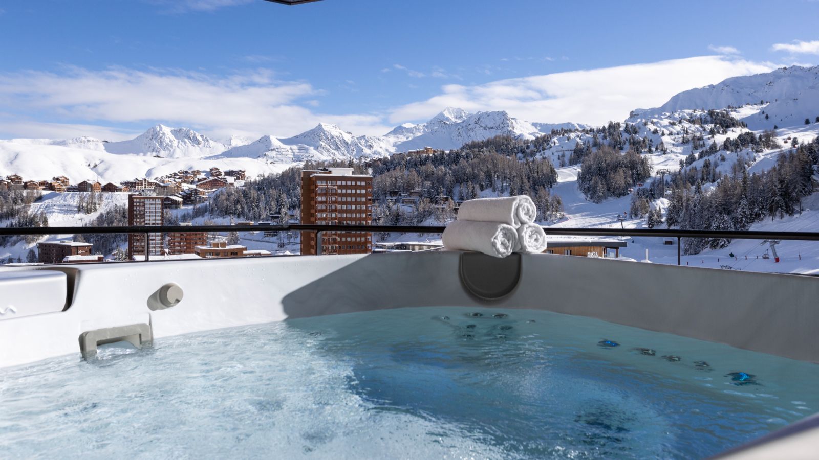 Luxury-ski-chalet-Makalu, Bellecote, Eiger, Monta Rosa -oxford-ski outdoor hot tub.jpg