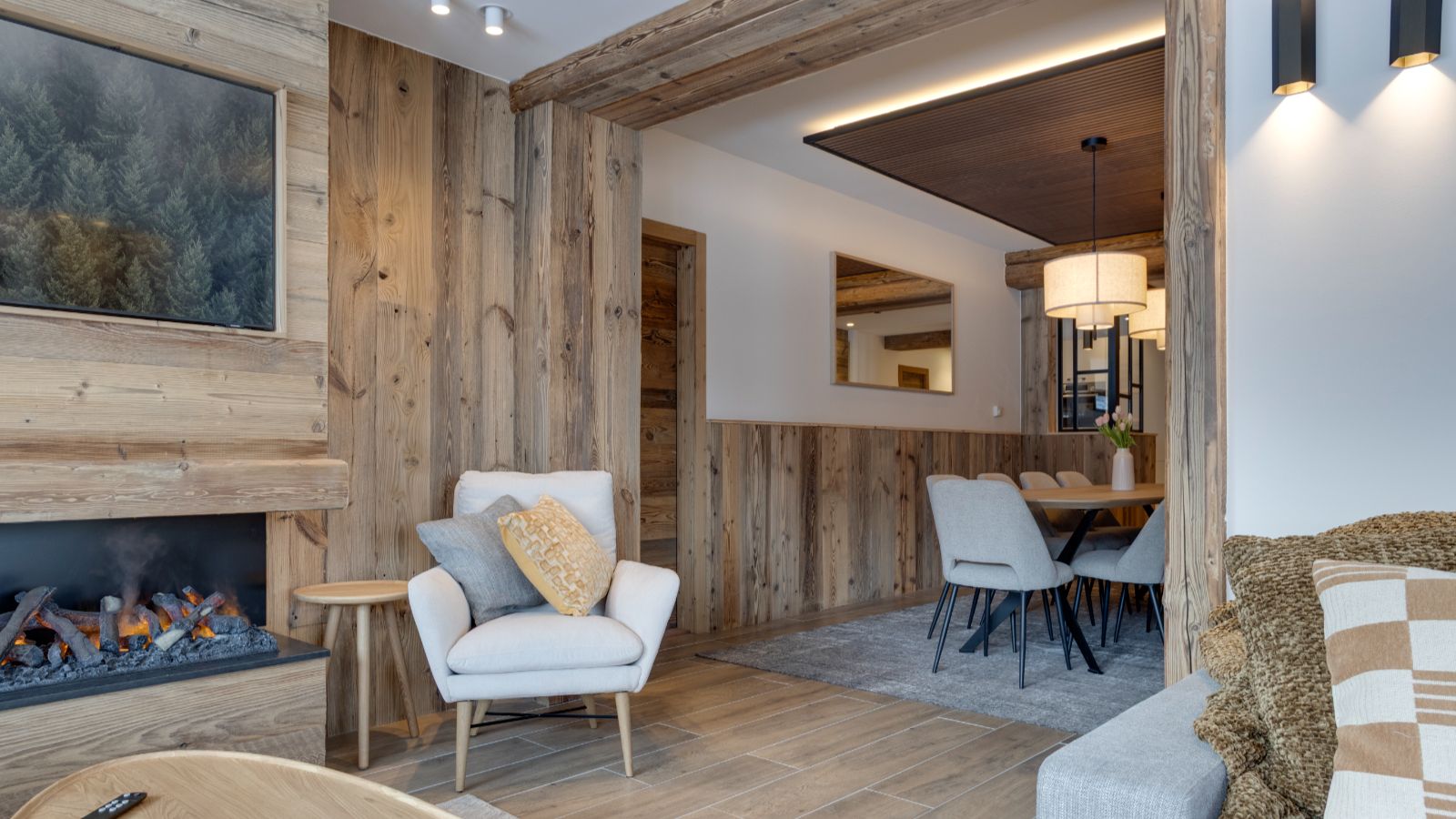 Luxury Verdons Suite - Oxford Ski -image makalu Dining.jpg