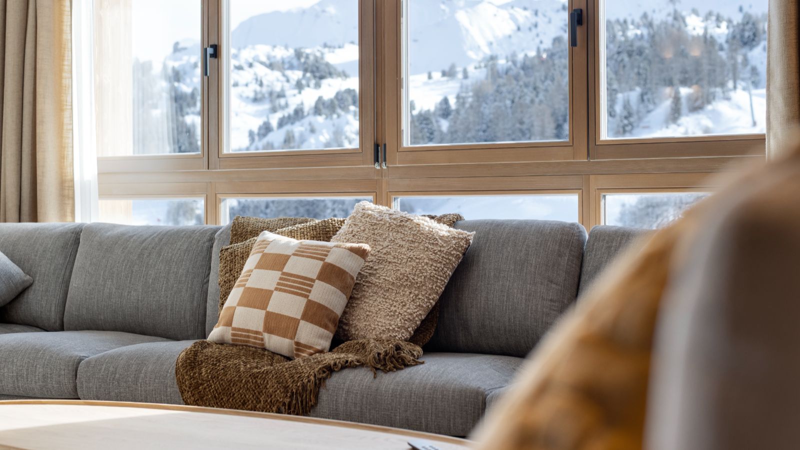 Luxury Verdons Suite - Oxford Ski -image makalu_1 lounge.jpg