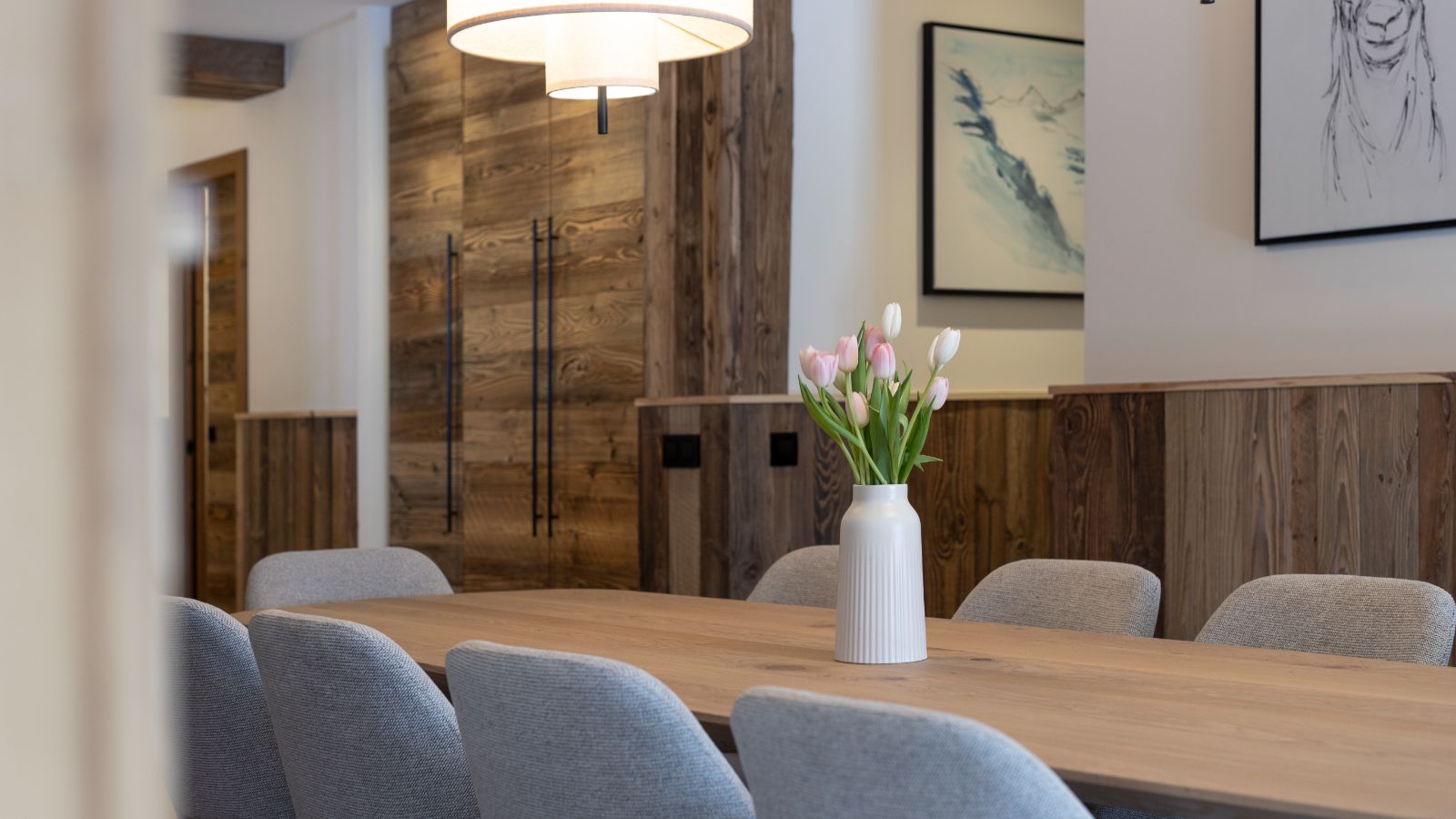 Luxury Verdons Suite - Oxford Ski -image makalu_Dining.jpg