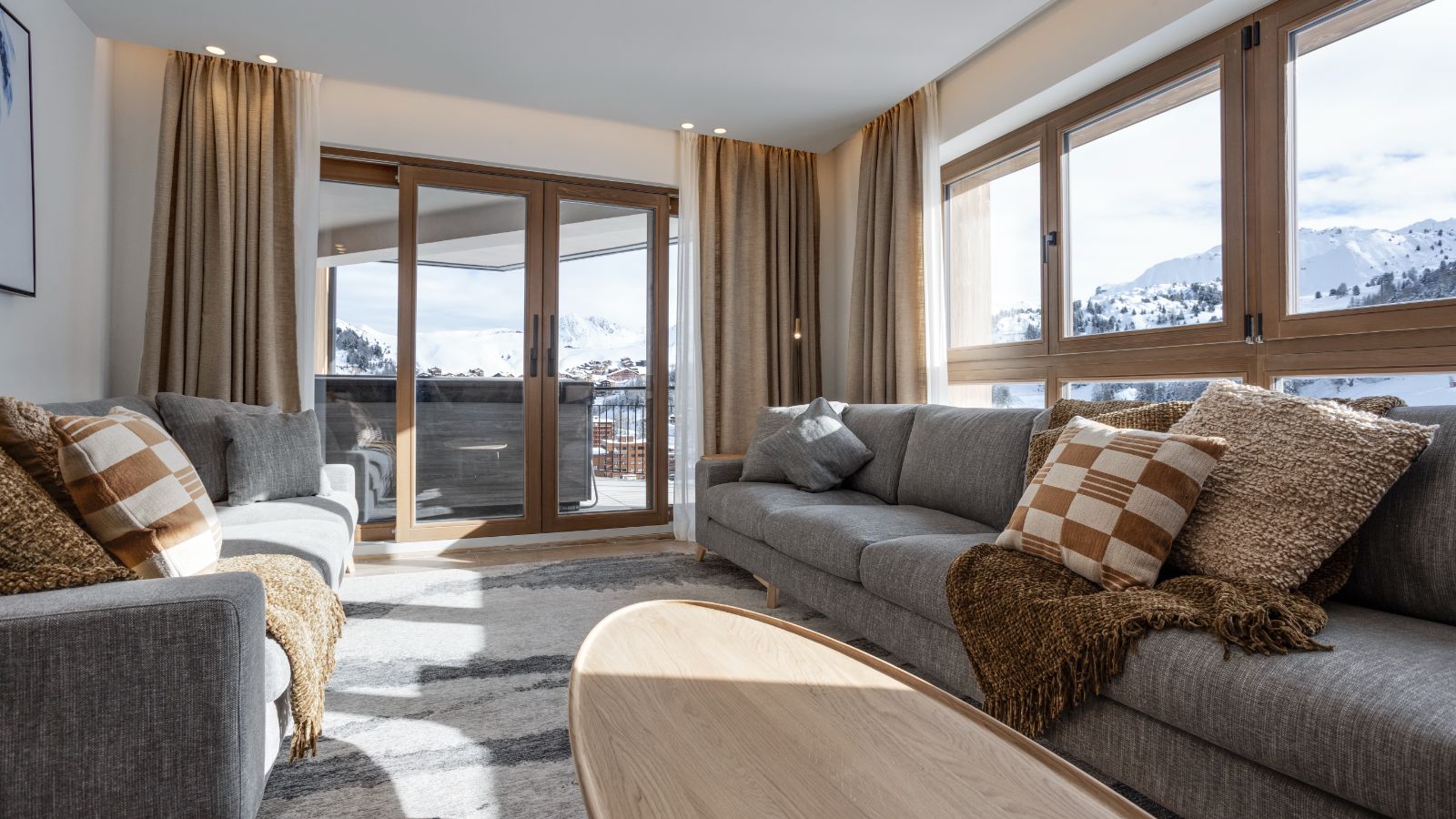 Luxury Verdons Suite - Oxford Ski -image  makalu_ Lounge.jpg