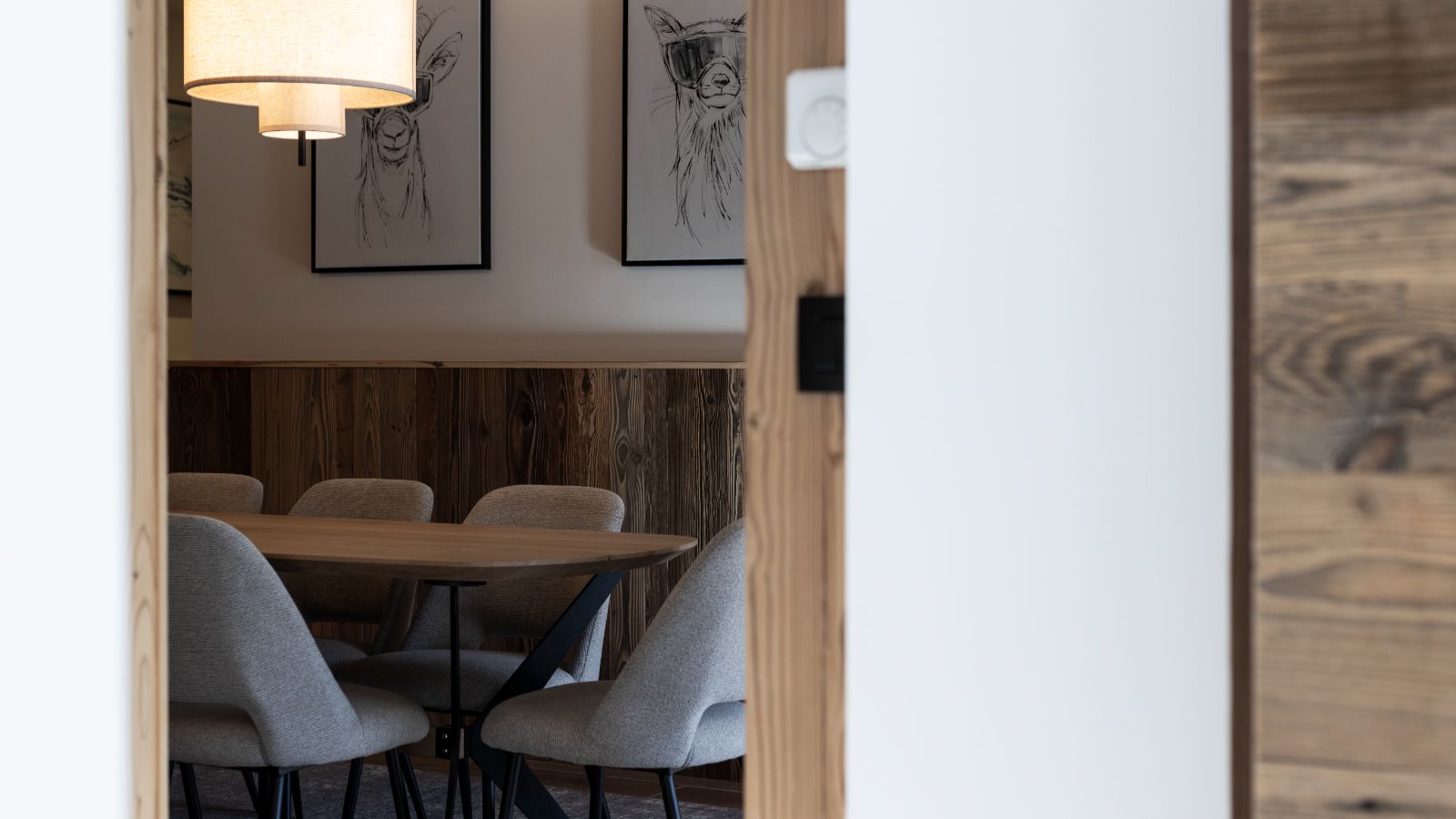 Luxury Verdons Suite - Oxford Ski -image  makalu_Dining (2).jpg