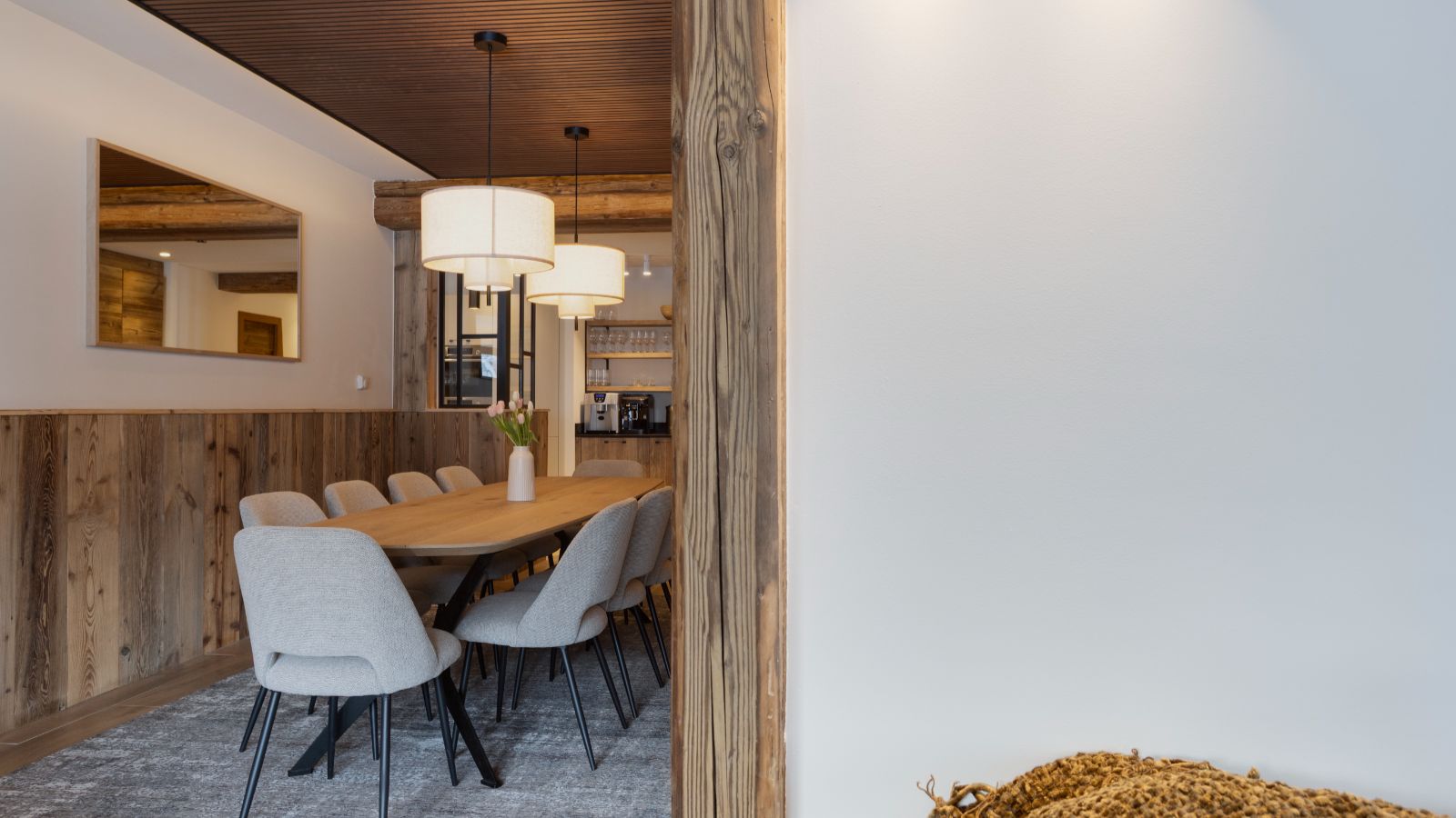 Luxury Verdons Suite - Oxford Ski -image  makalu_Dining.jpg