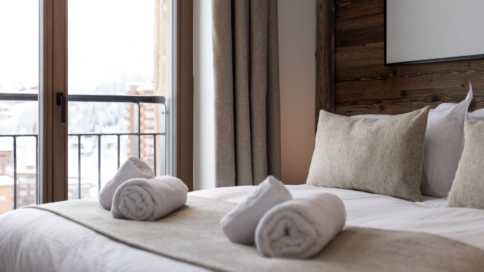 Luxury Verdons Suite - Oxford Ski -image  Verdons Rm1 (mak 2) Bedroom.jpg