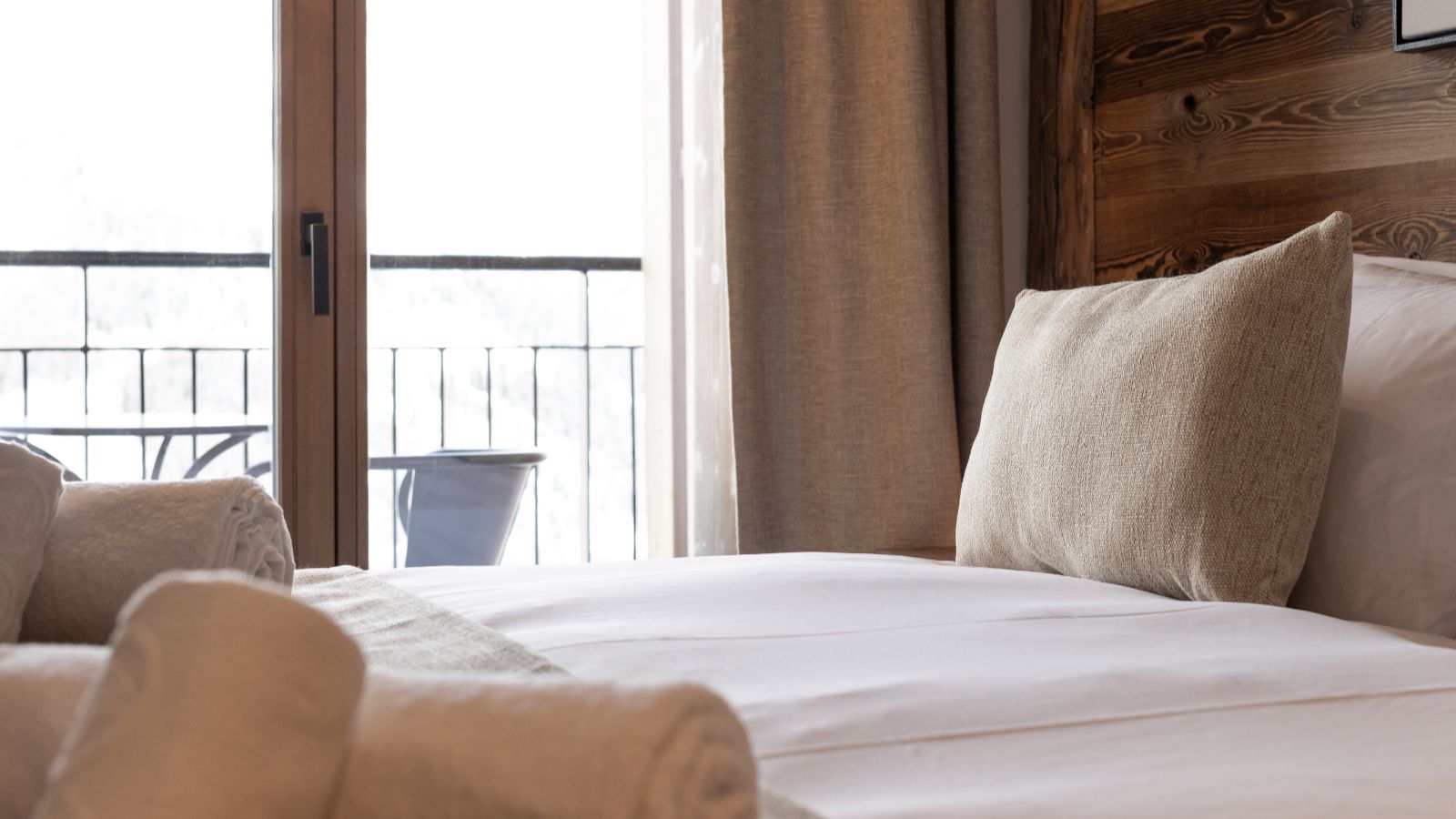 Luxury-ski-Combin & Rochette-oxford-ski Bedroom (3).jpg