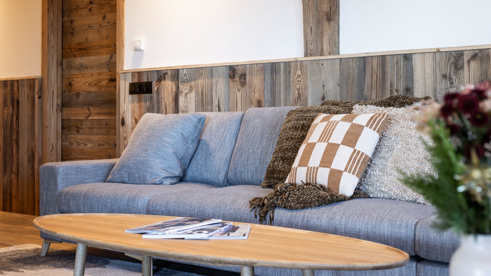 Luxury-ski-Combin & Rochette-oxford-ski Lounge (2).jpg