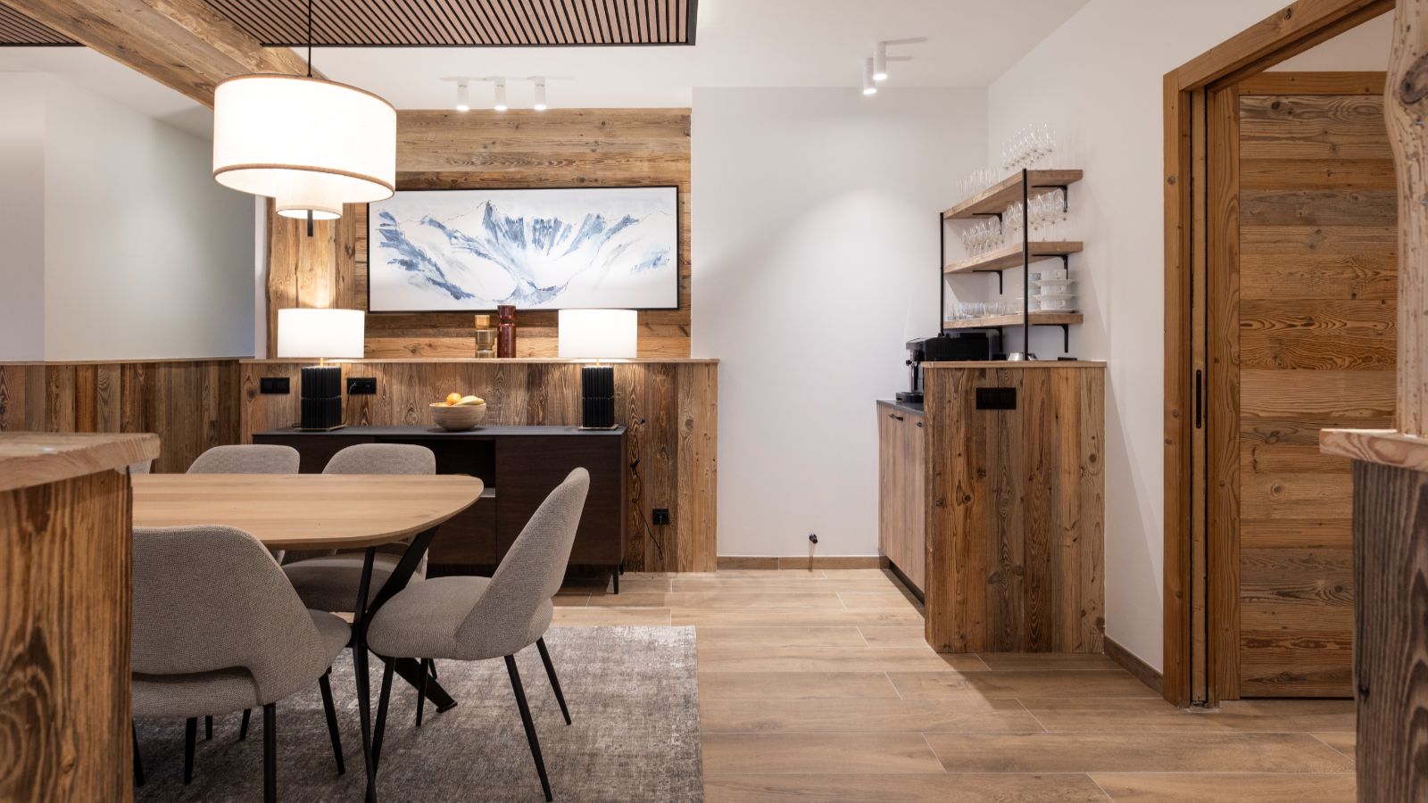 Luxury-ski-Combin & Rochette-oxford-ski Dining.jpg