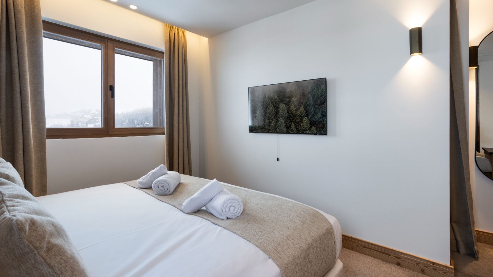 Luxury-ski-Combin & Rochette-oxford-ski Bedroom (5).jpg