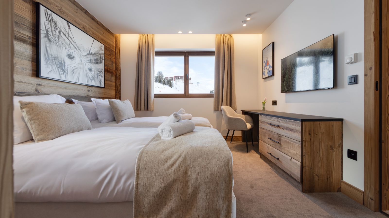 Luxury-ski-Combin & Rochette-oxford-ski Bedroom.jpg