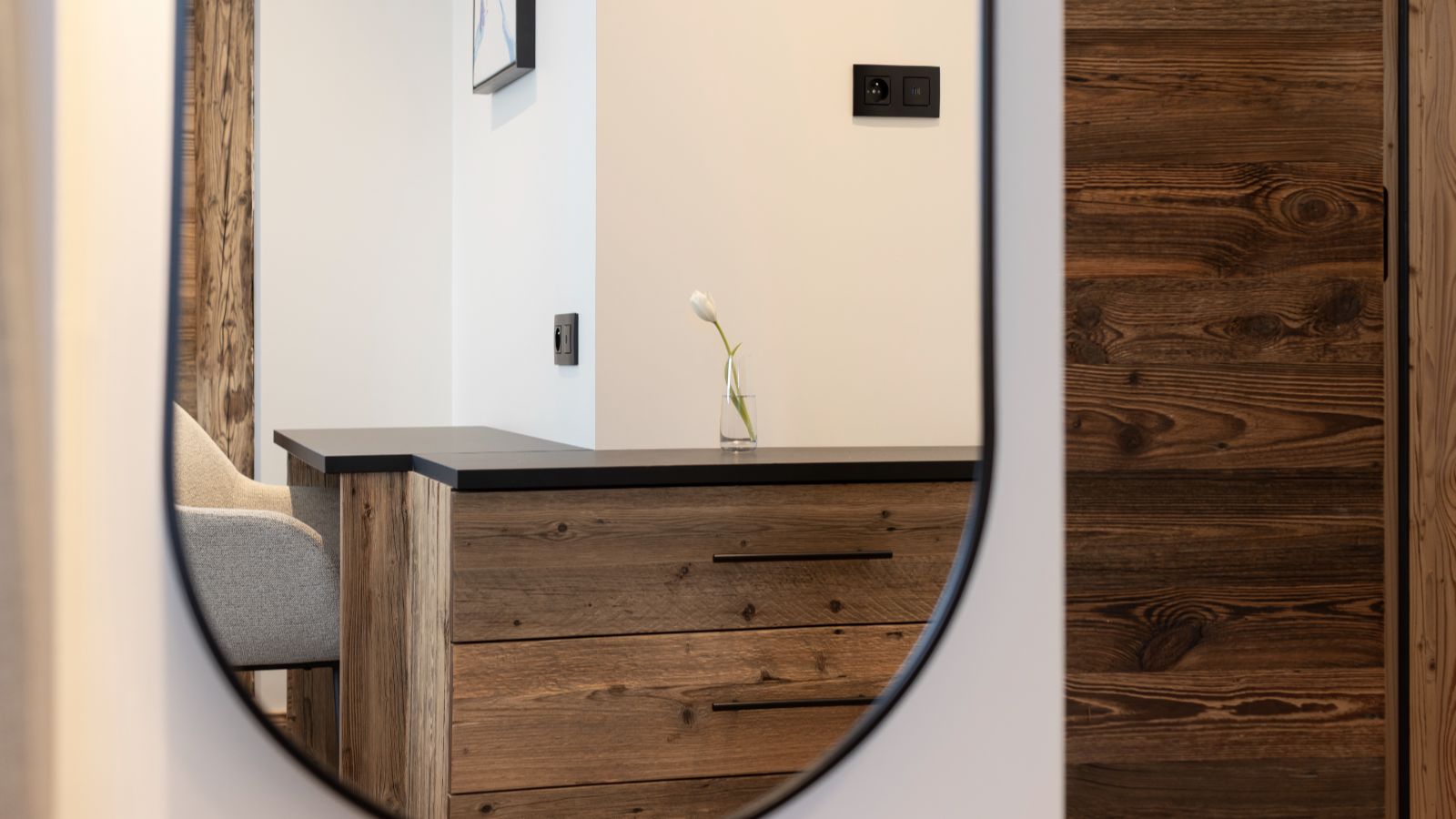 Luxury-ski-Combin & Rochette-oxford-ski Decor (3).jpg