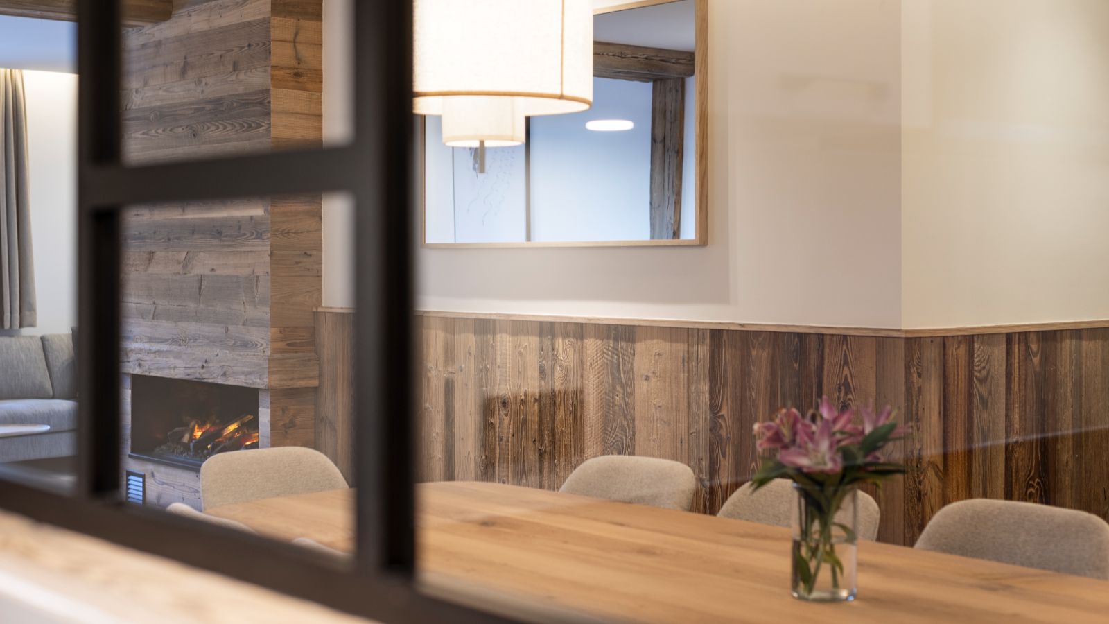 Luxury-ski-Combin & Rochette-oxford-ski Dining (4).jpg