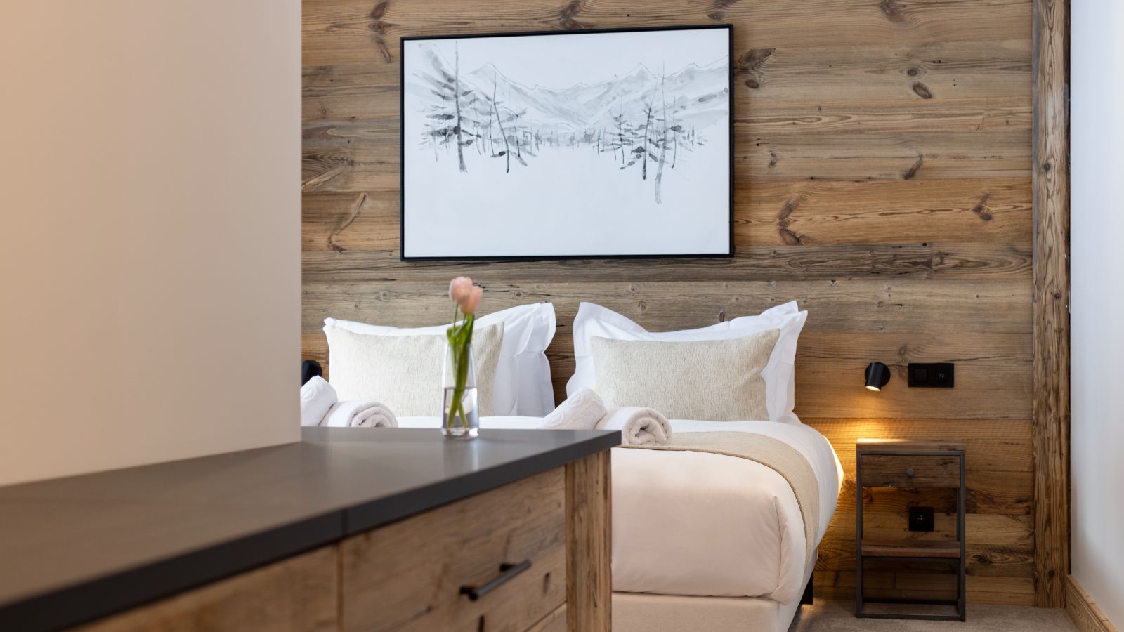 Luxury apartments - Graciosa - Lhotse, Jungfrau, Mont Blanc Oxford Ski  Bedroom (2).jpg