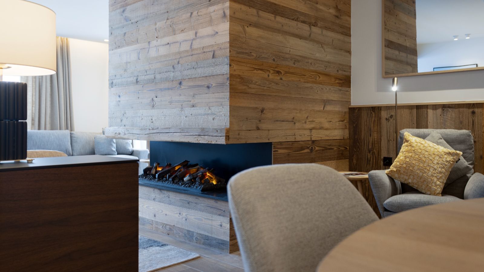 Luxury apartments - Graciosa - Lhotse, Jungfrau, Mont Blanc Oxford Ski  Dining (5).jpg