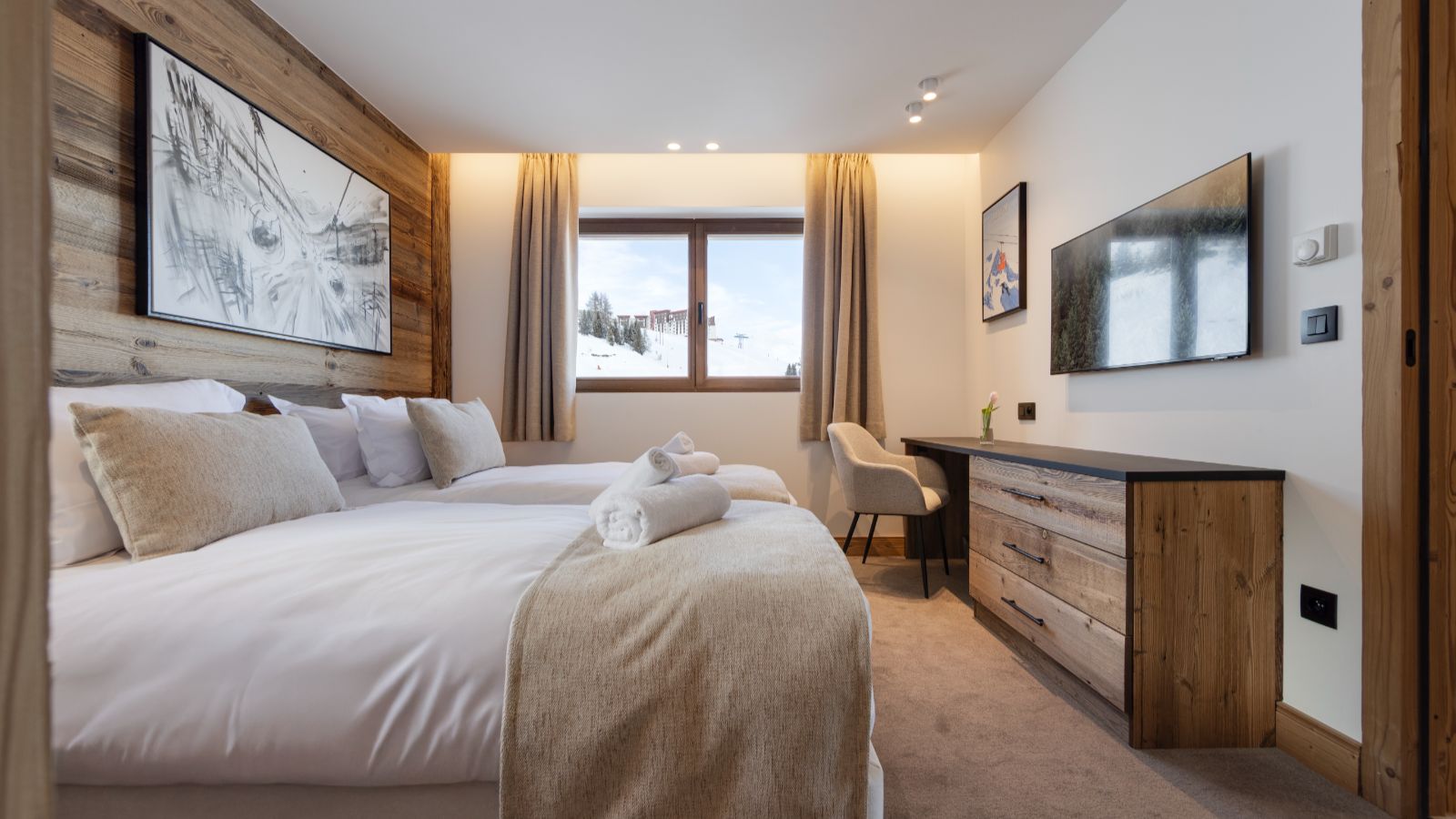 Luxury apartments - Graciosa - Lhotse, Jungfrau, Mont Blanc Oxford Ski Bedroom (3).jpg