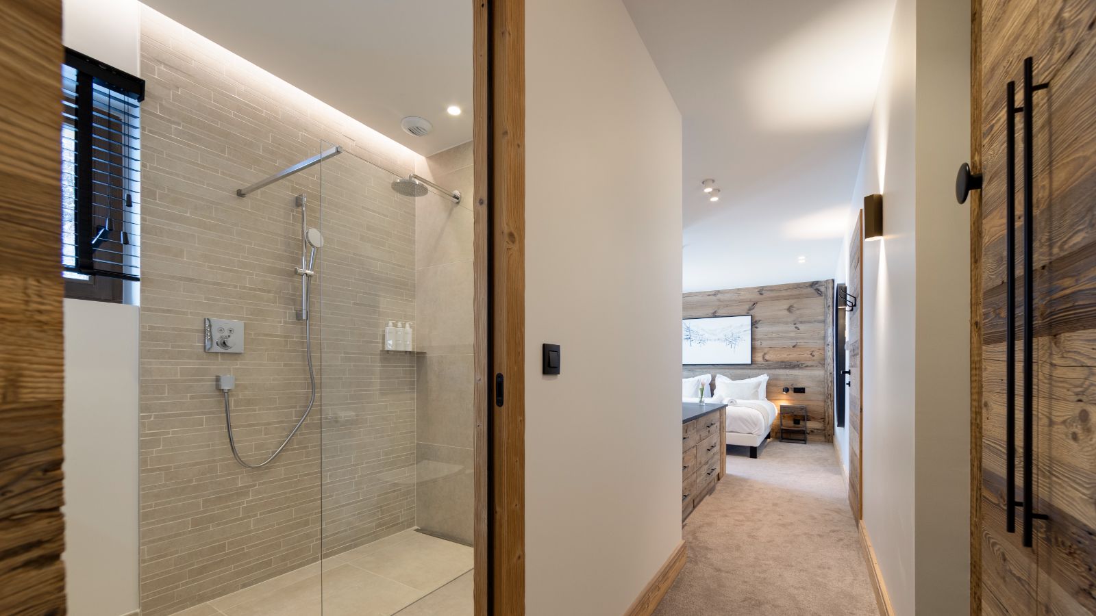 Luxury apartments - Graciosa - Lhotse, Jungfrau, Mont Blanc Oxford Ski Bathroom.jpg