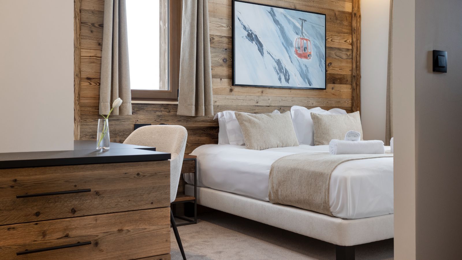Luxury apartments - Graciosa - Lhotse, Jungfrau, Mont Blanc Oxford Ski Bedroom (5).jpg