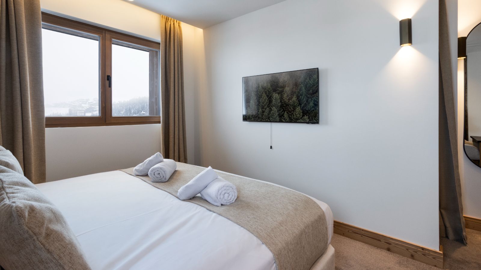 Luxury apartments - Graciosa - Lhotse, Jungfrau, Mont Blanc Oxford Ski Bedroom (6).jpg