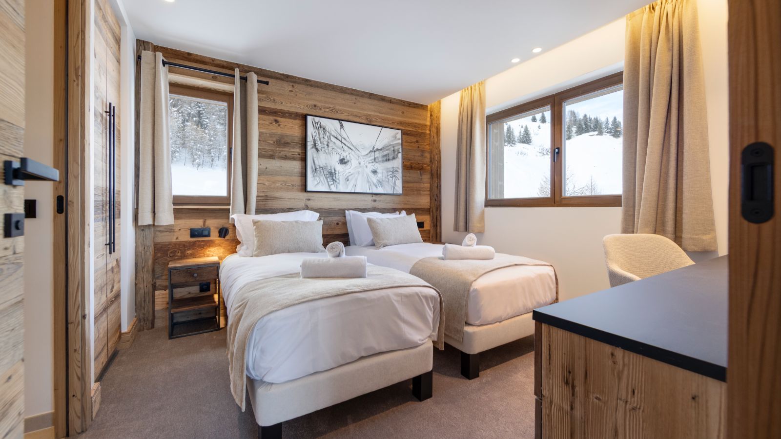 Luxury apartments - Graciosa - Lhotse, Jungfrau, Mont Blanc Oxford Ski Bedroom (2).jpg