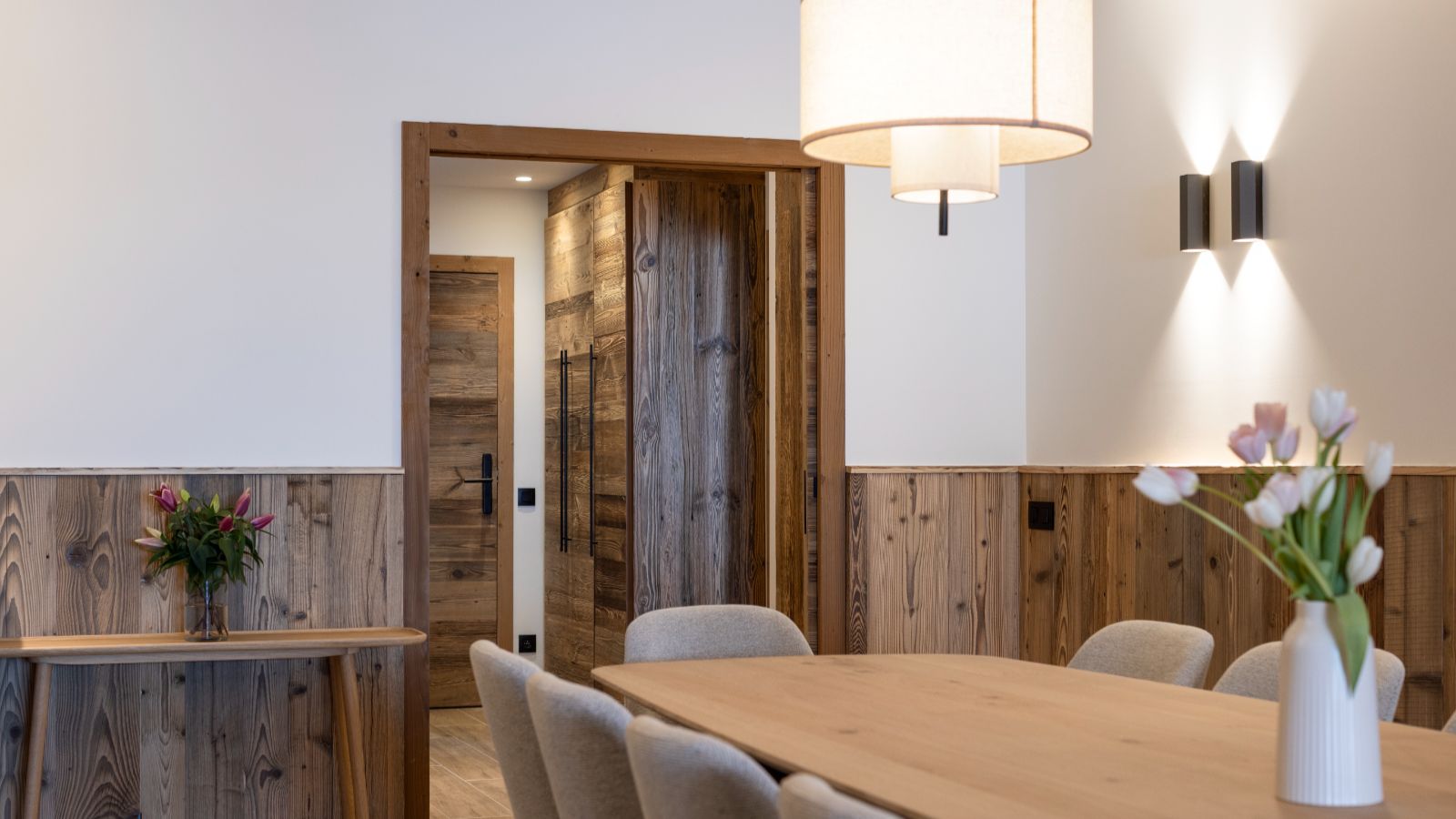 Luxury apartments - Graciosa - Lhotse, Jungfrau, Mont Blanc Oxford Ski Dining (2).jpg