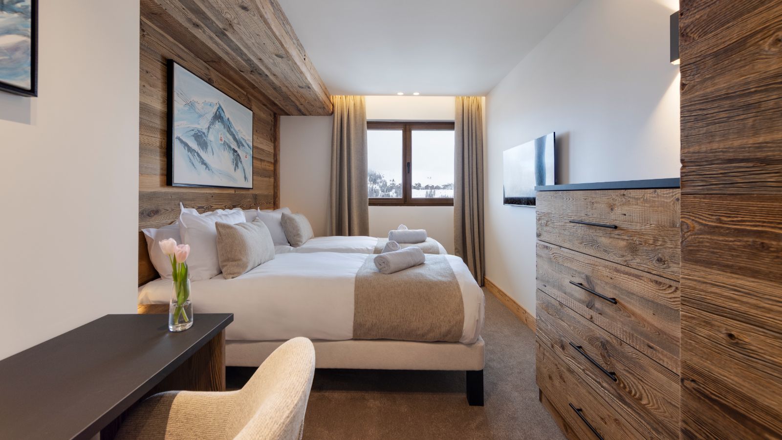 Luxury apartments - Graciosa - Lhotse, Jungfrau, Mont Blanc Oxford Ski  Bedroom (3).jpg