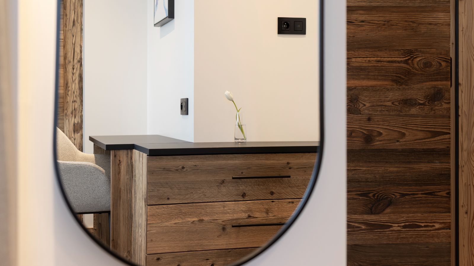 Luxury apartments - Graciosa - Lhotse, Jungfrau, Mont Blanc Oxford Ski  Decor.jpg