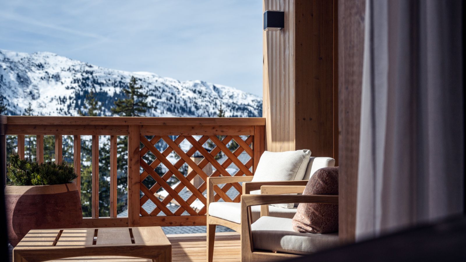 Luxury-Ski-Chalet-Meribel-Chalet-Luna-Oxford-Ski-Balcony.jpg