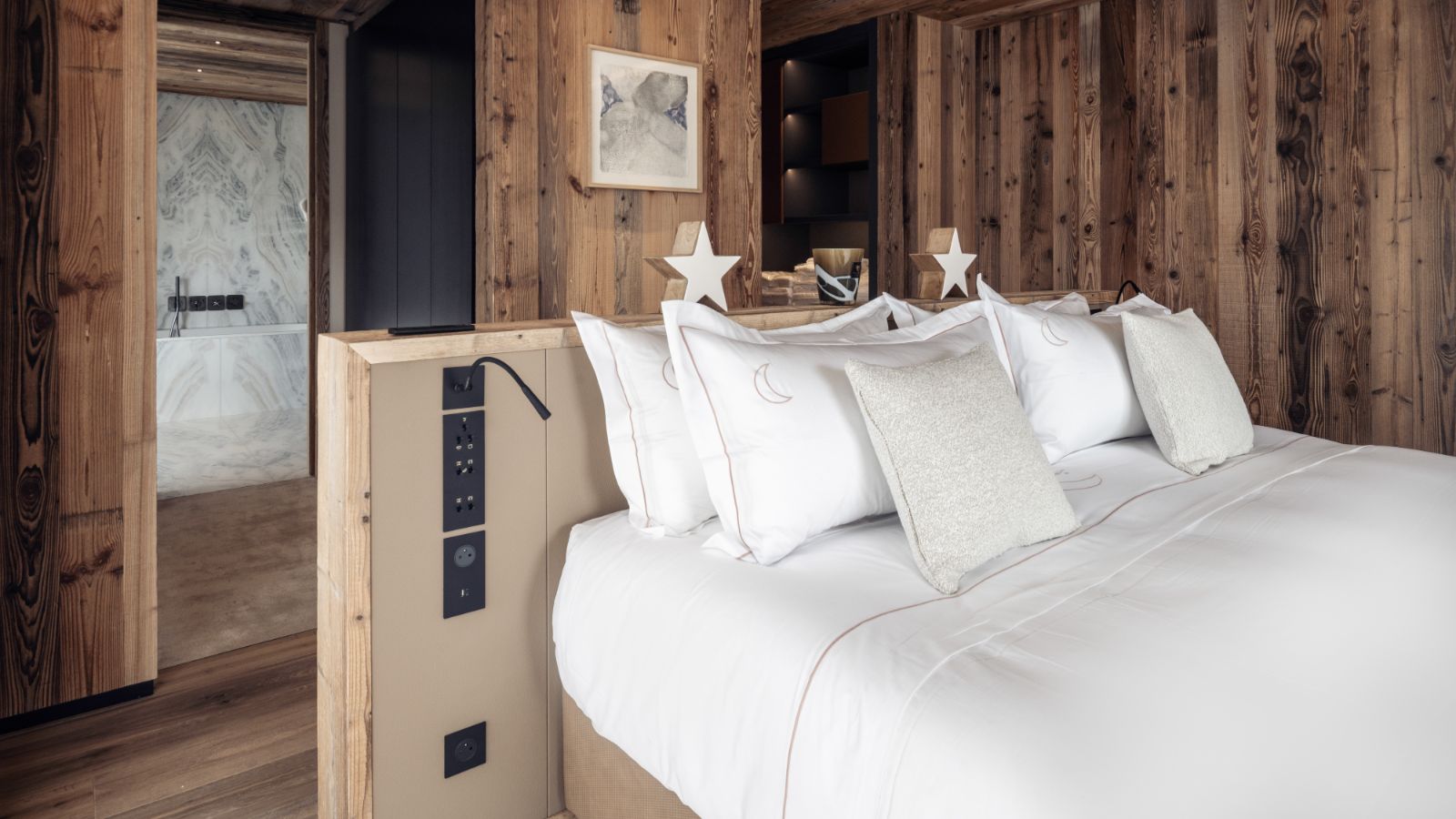 Luxury-Ski-Chalet-Meribel-Chalet-Luna-Oxford-Ski-Bedroom (2).jpg