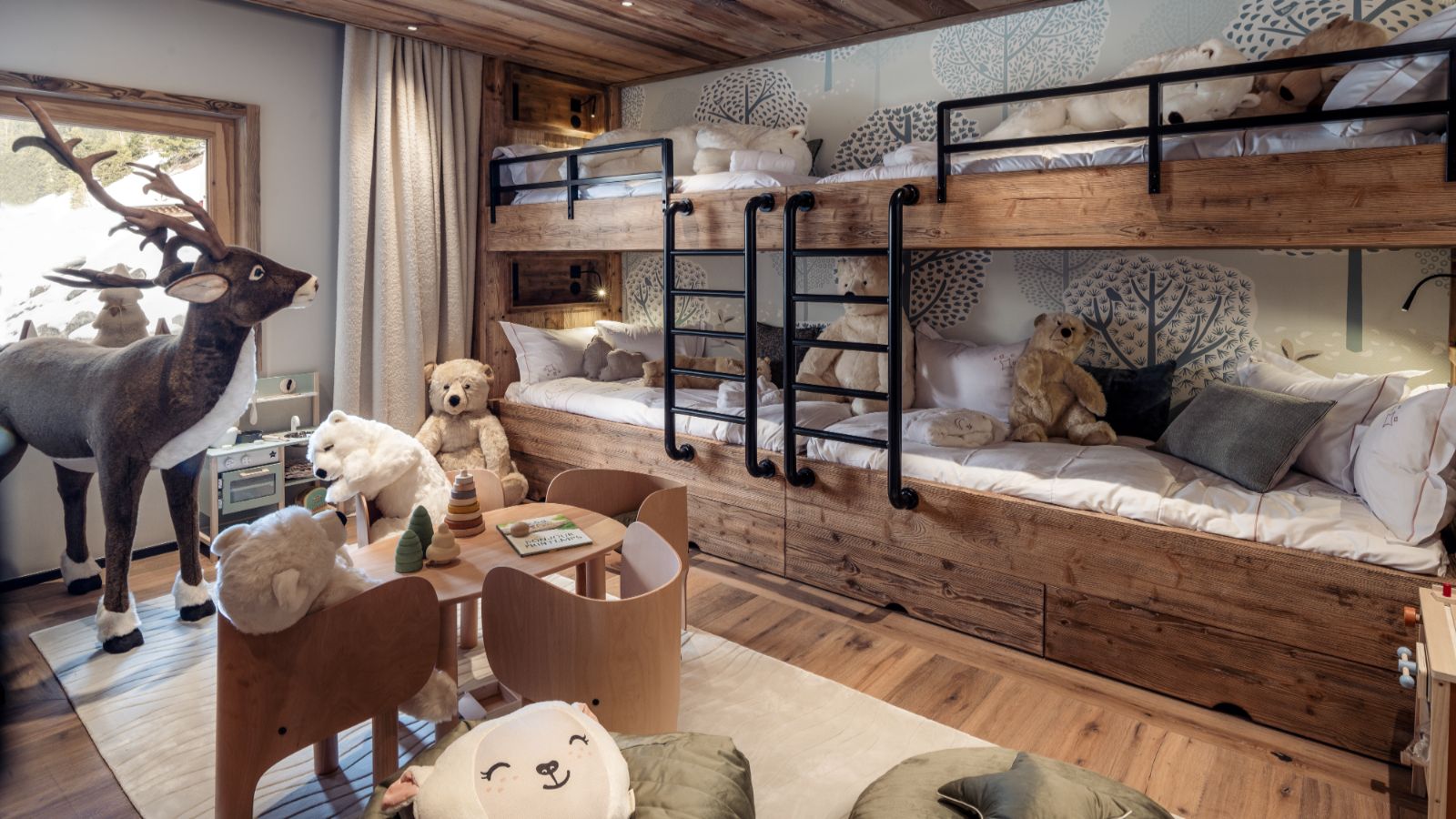 Luxury-Ski-Chalet-Meribel-Chalet-Luna-Oxford-Ski-Bunk-Bedroom (5).jpg