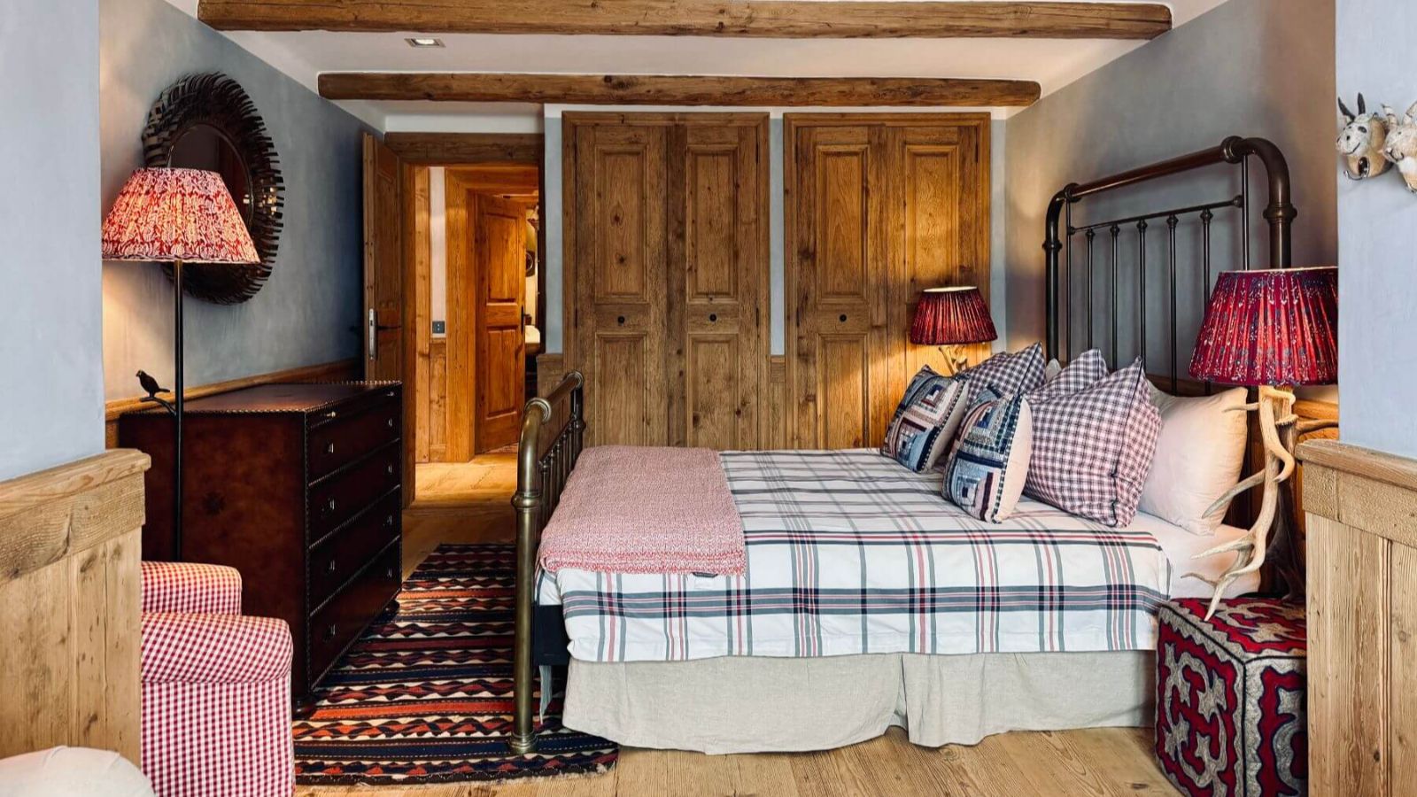 Luxury-Ski-Chalet-St-Moritz-Chesa-Goodmountain-Oxford-Ski-Bedroom (7).jpg