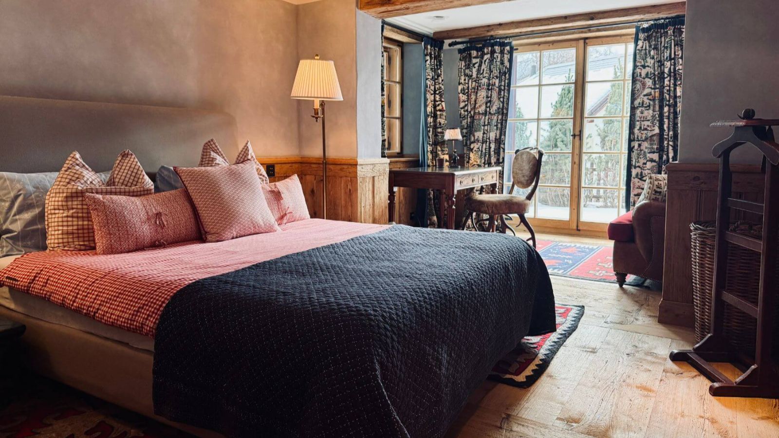 Luxury-Ski-Chalet-St-Moritz-Chesa-Goodmountain-Oxford-Ski-Bedroom (9).jpg