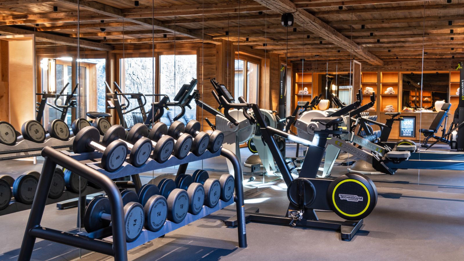 Luxury-ski- Arula Chalet-oxford-ski (1).jpg