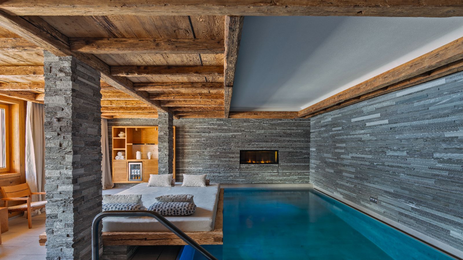 Luxury-ski- Arula Chalet-oxford-ski (4).jpg