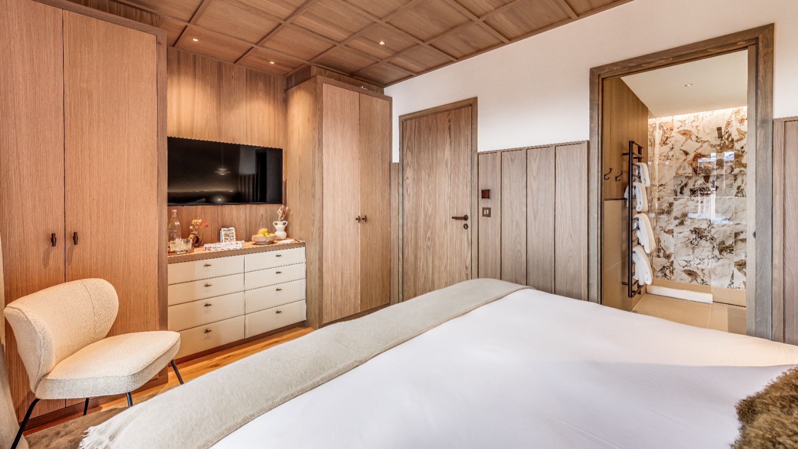 Luxury-ski-chalet Legendes-oxford-ski Bedroom (3).jpg