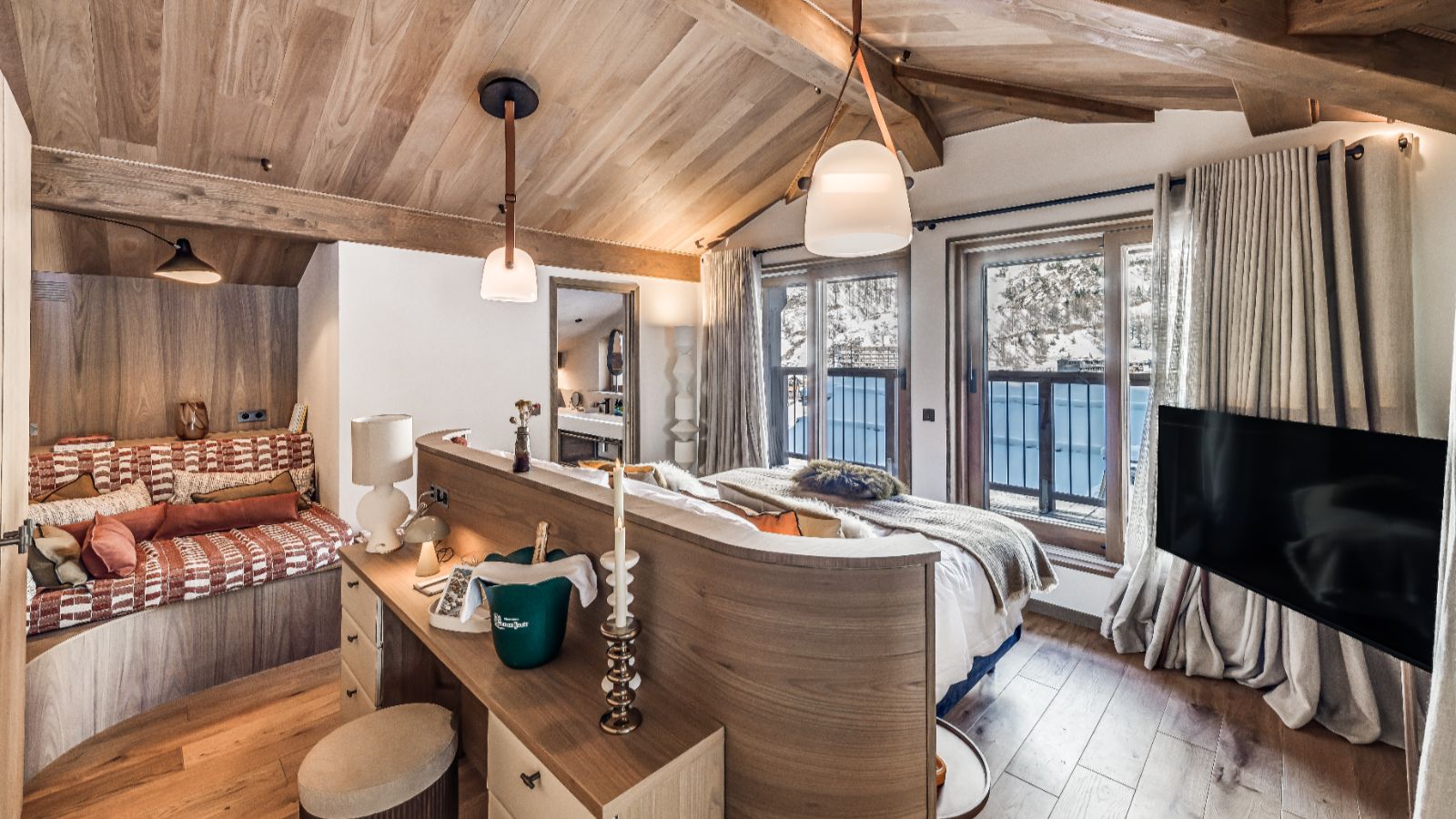 Luxury-ski-chalet Legendes-oxford-ski Bedroom (4).jpg