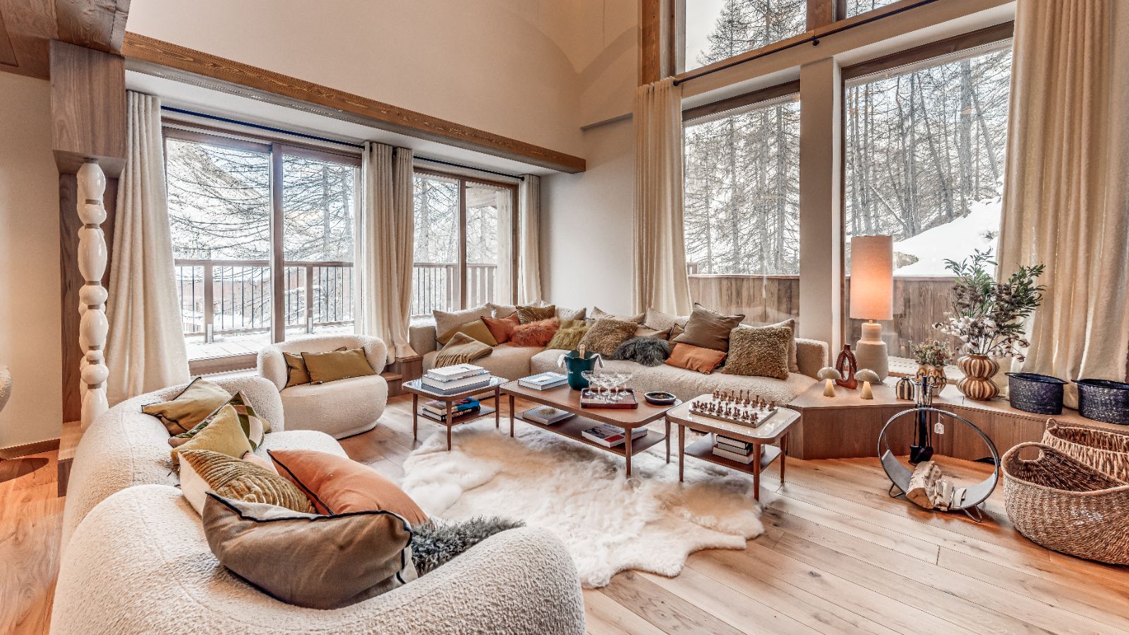 Luxury-ski-chalet Legendes-oxford-ski Lounge (3).jpg