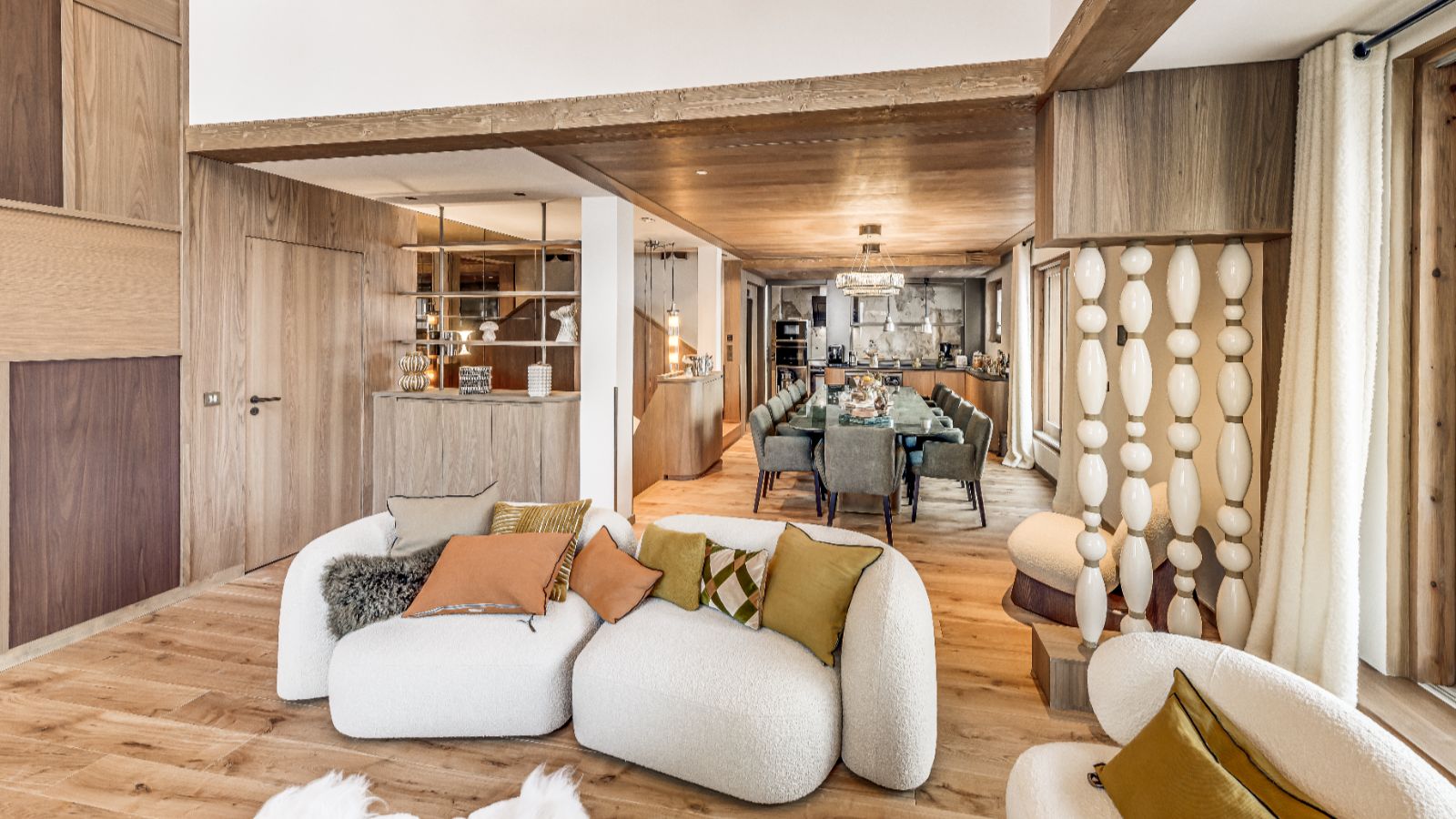 Luxury-ski-chalet Legendes-oxford-ski lounge dining.jpg